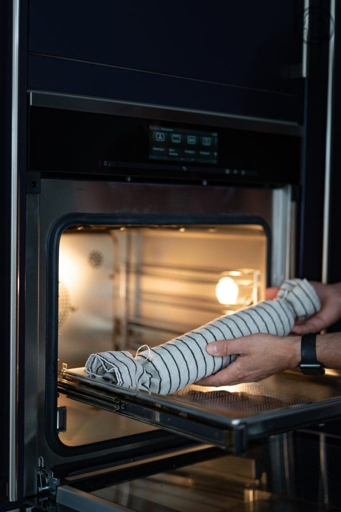 Serviettenknödel im Tuch