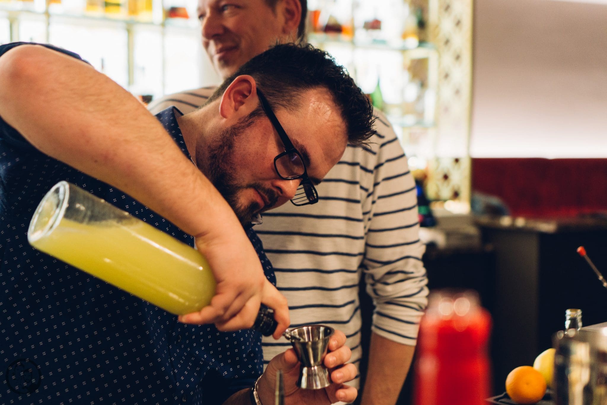 Vila Vita 1 | Heute möchten wir euch von einem Foodie-Tag der Extraklasse durch Marburg berichten, dass ist nämlich schon lange überfällig. Die Vila Vita Marburg&nbsp;hat gemeinsam mit Cat von Schlemmerkatze zum Schlemmertag gerufen und da sagen wir definitiv nicht nein zu.Die Vila Vita kennen wir ja schon seit der Landpartie im letzten Jahr und im März&nbsp;durften wir den Genusstempel in seiner ganzen Vielfalt erleben. Zum Abschluss wurde dann auch noch gemeinsam gekocht und unseren Favorit von diesem Abend, stellen wir euch heute vor - Spicy Tartar Roll!