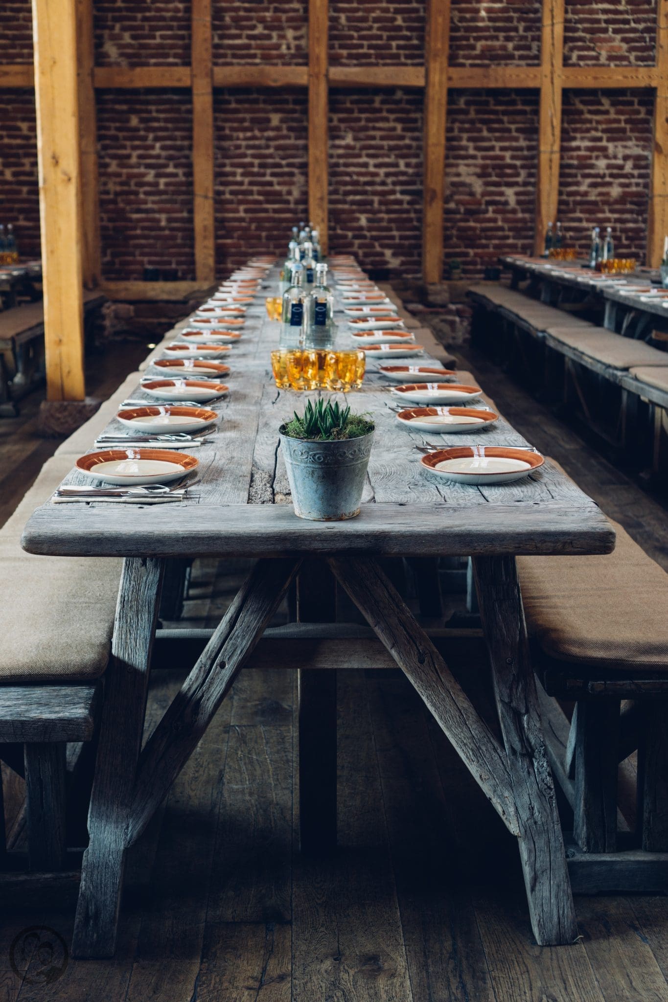 Vila Vita 18 | Heute möchten wir euch von einem Foodie-Tag der Extraklasse durch Marburg berichten, dass ist nämlich schon lange überfällig. Die Vila Vita Marburg&nbsp;hat gemeinsam mit Cat von Schlemmerkatze zum Schlemmertag gerufen und da sagen wir definitiv nicht nein zu.Die Vila Vita kennen wir ja schon seit der Landpartie im letzten Jahr und im März&nbsp;durften wir den Genusstempel in seiner ganzen Vielfalt erleben. Zum Abschluss wurde dann auch noch gemeinsam gekocht und unseren Favorit von diesem Abend, stellen wir euch heute vor - Spicy Tartar Roll!