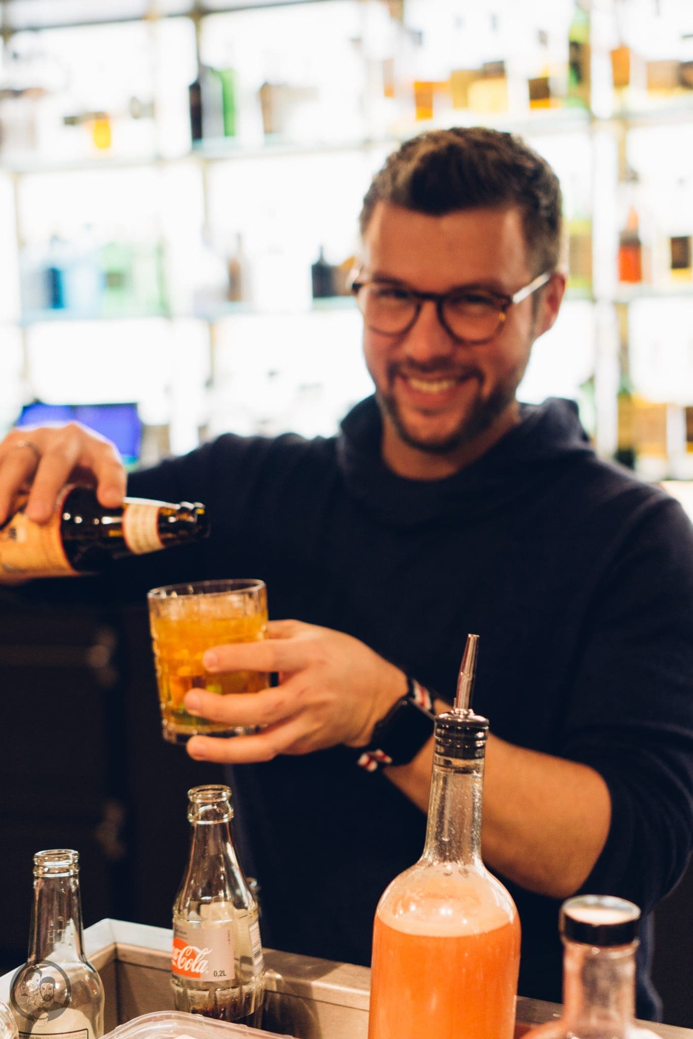 Vila Vita 2 | Heute möchten wir euch von einem Foodie-Tag der Extraklasse durch Marburg berichten, dass ist nämlich schon lange überfällig. Die Vila Vita Marburg&nbsp;hat gemeinsam mit Cat von Schlemmerkatze zum Schlemmertag gerufen und da sagen wir definitiv nicht nein zu.Die Vila Vita kennen wir ja schon seit der Landpartie im letzten Jahr und im März&nbsp;durften wir den Genusstempel in seiner ganzen Vielfalt erleben. Zum Abschluss wurde dann auch noch gemeinsam gekocht und unseren Favorit von diesem Abend, stellen wir euch heute vor - Spicy Tartar Roll!