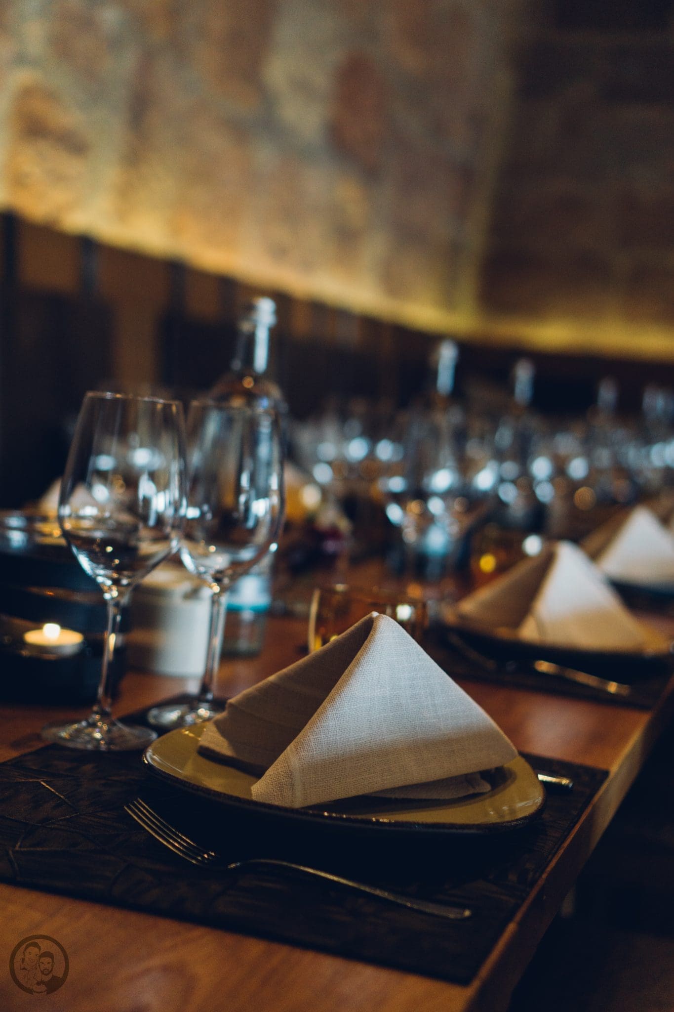 Vila Vita 22 | Heute möchten wir euch von einem Foodie-Tag der Extraklasse durch Marburg berichten, dass ist nämlich schon lange überfällig. Die Vila Vita Marburg&nbsp;hat gemeinsam mit Cat von Schlemmerkatze zum Schlemmertag gerufen und da sagen wir definitiv nicht nein zu.Die Vila Vita kennen wir ja schon seit der Landpartie im letzten Jahr und im März&nbsp;durften wir den Genusstempel in seiner ganzen Vielfalt erleben. Zum Abschluss wurde dann auch noch gemeinsam gekocht und unseren Favorit von diesem Abend, stellen wir euch heute vor - Spicy Tartar Roll!