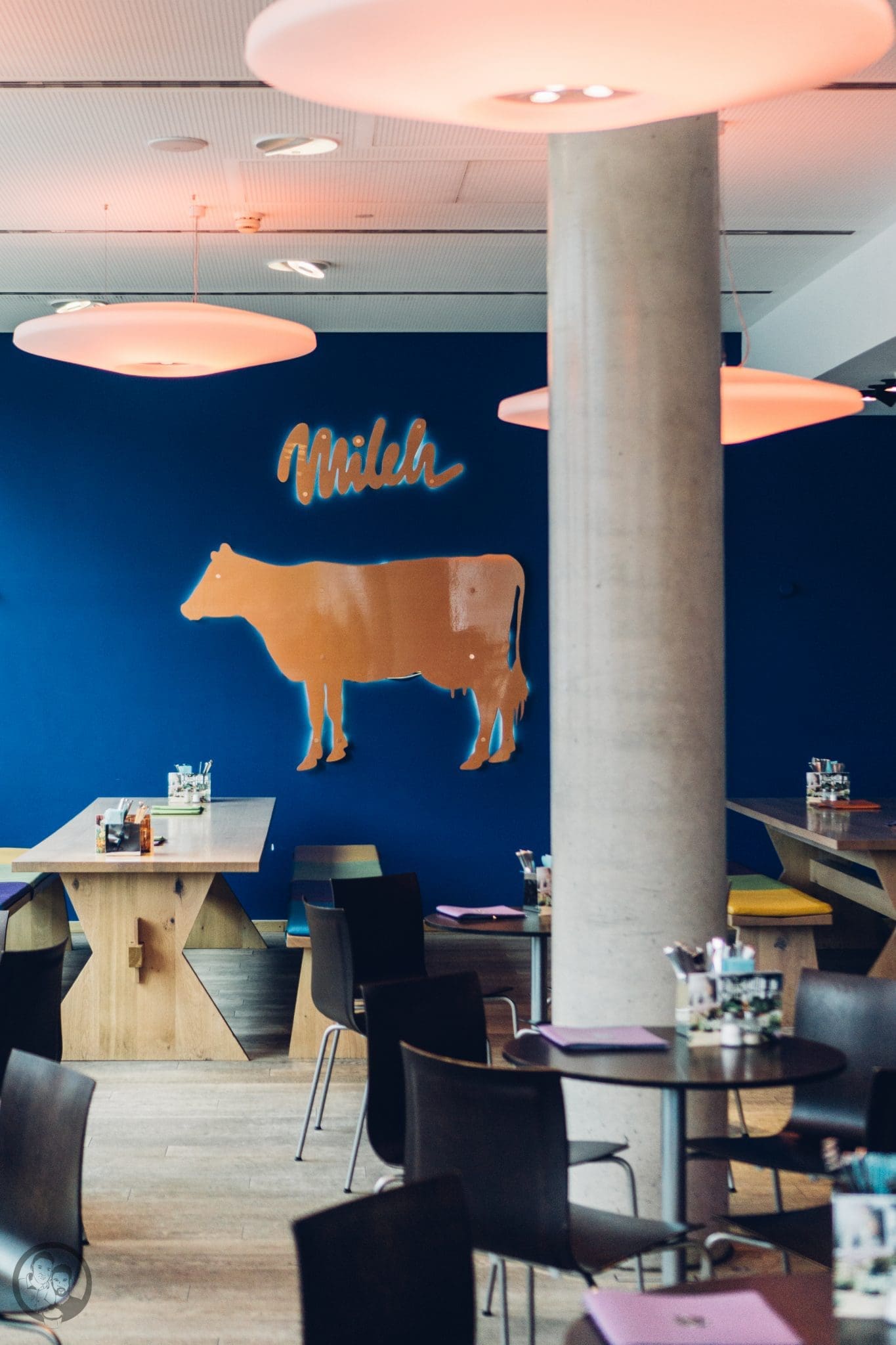 Vila Vita 29 | Heute möchten wir euch von einem Foodie-Tag der Extraklasse durch Marburg berichten, dass ist nämlich schon lange überfällig. Die Vila Vita Marburg&nbsp;hat gemeinsam mit Cat von Schlemmerkatze zum Schlemmertag gerufen und da sagen wir definitiv nicht nein zu.Die Vila Vita kennen wir ja schon seit der Landpartie im letzten Jahr und im März&nbsp;durften wir den Genusstempel in seiner ganzen Vielfalt erleben. Zum Abschluss wurde dann auch noch gemeinsam gekocht und unseren Favorit von diesem Abend, stellen wir euch heute vor - Spicy Tartar Roll!