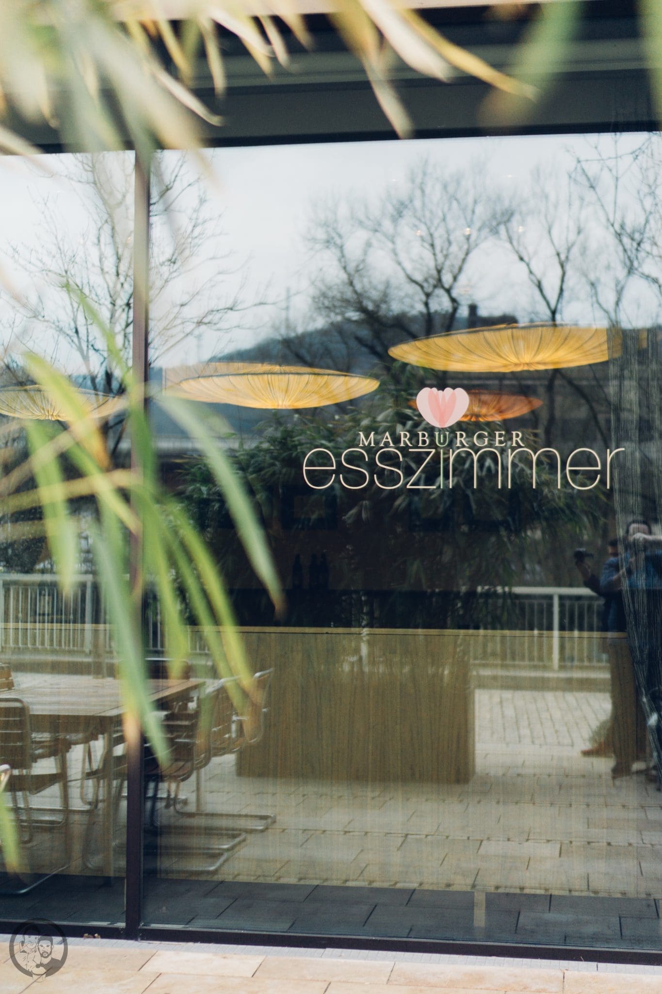 Vila Vita 35 | Heute möchten wir euch von einem Foodie-Tag der Extraklasse durch Marburg berichten, dass ist nämlich schon lange überfällig. Die Vila Vita Marburg&nbsp;hat gemeinsam mit Cat von Schlemmerkatze zum Schlemmertag gerufen und da sagen wir definitiv nicht nein zu.Die Vila Vita kennen wir ja schon seit der Landpartie im letzten Jahr und im März&nbsp;durften wir den Genusstempel in seiner ganzen Vielfalt erleben. Zum Abschluss wurde dann auch noch gemeinsam gekocht und unseren Favorit von diesem Abend, stellen wir euch heute vor - Spicy Tartar Roll!