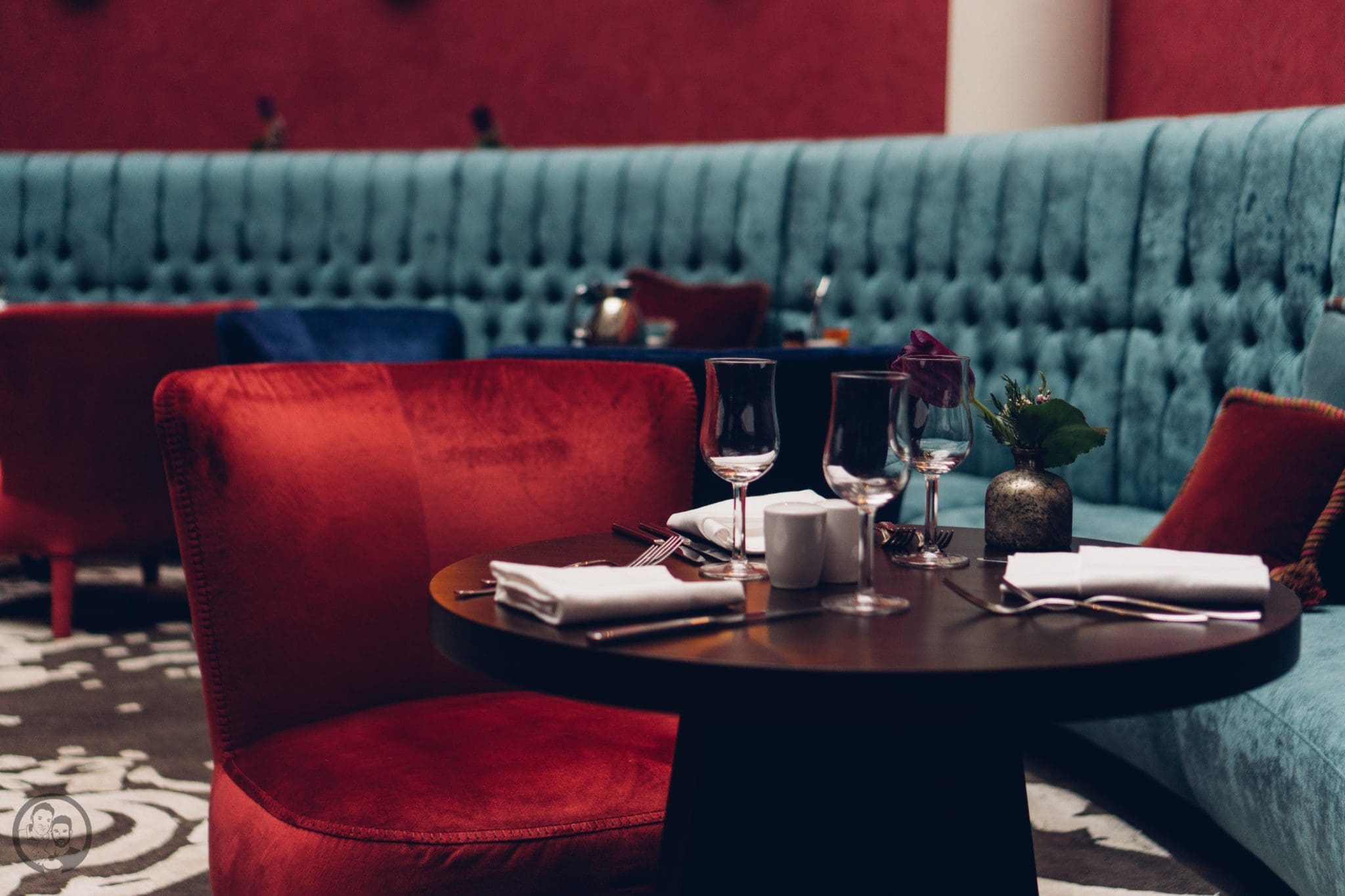 Vila Vita 37 | Heute möchten wir euch von einem Foodie-Tag der Extraklasse durch Marburg berichten, dass ist nämlich schon lange überfällig. Die Vila Vita Marburg&nbsp;hat gemeinsam mit Cat von Schlemmerkatze zum Schlemmertag gerufen und da sagen wir definitiv nicht nein zu.Die Vila Vita kennen wir ja schon seit der Landpartie im letzten Jahr und im März&nbsp;durften wir den Genusstempel in seiner ganzen Vielfalt erleben. Zum Abschluss wurde dann auch noch gemeinsam gekocht und unseren Favorit von diesem Abend, stellen wir euch heute vor - Spicy Tartar Roll!