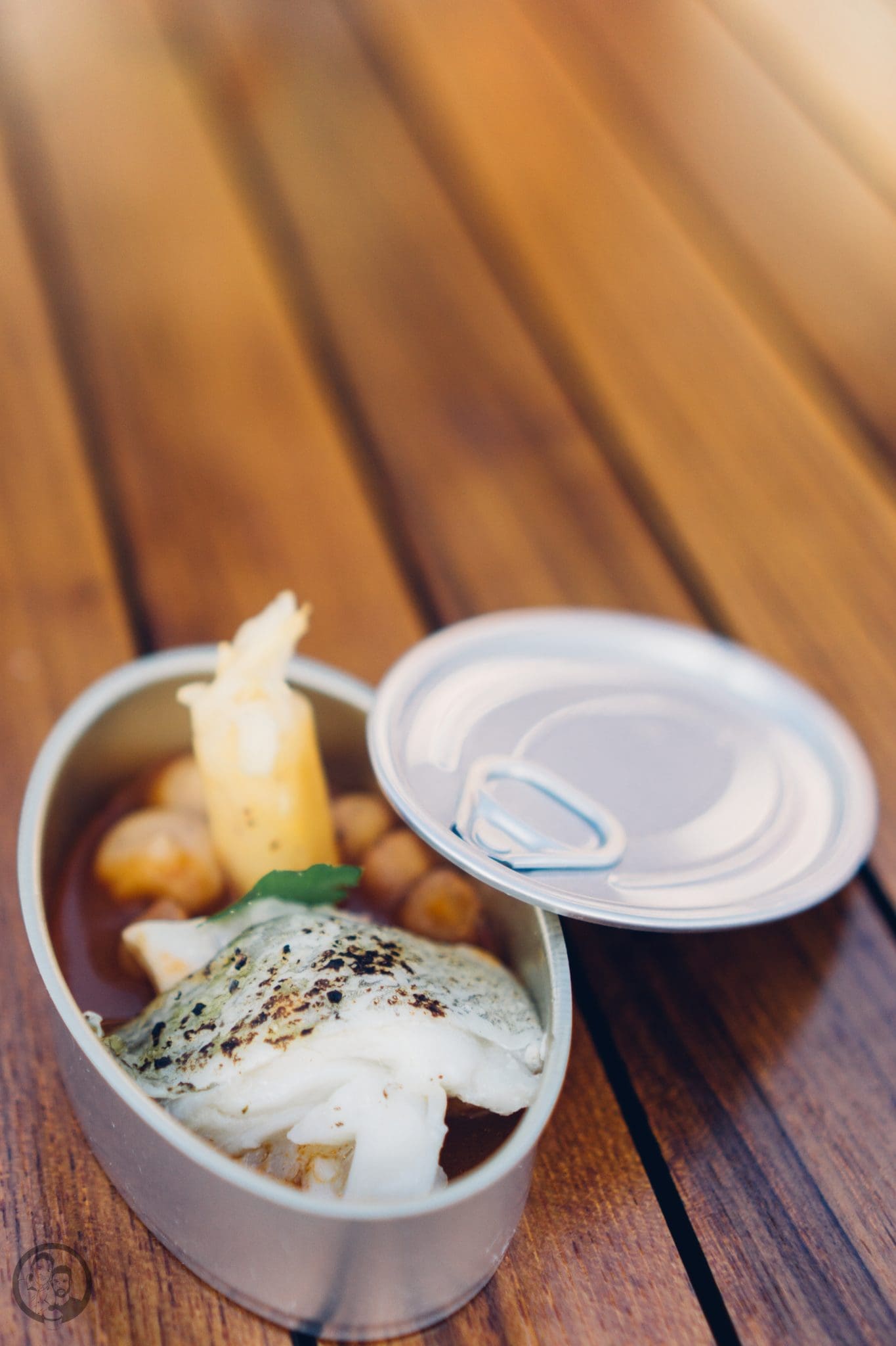 Vila Vita 6 | Heute möchten wir euch von einem Foodie-Tag der Extraklasse durch Marburg berichten, dass ist nämlich schon lange überfällig. Die Vila Vita Marburg&nbsp;hat gemeinsam mit Cat von Schlemmerkatze zum Schlemmertag gerufen und da sagen wir definitiv nicht nein zu.Die Vila Vita kennen wir ja schon seit der Landpartie im letzten Jahr und im März&nbsp;durften wir den Genusstempel in seiner ganzen Vielfalt erleben. Zum Abschluss wurde dann auch noch gemeinsam gekocht und unseren Favorit von diesem Abend, stellen wir euch heute vor - Spicy Tartar Roll!