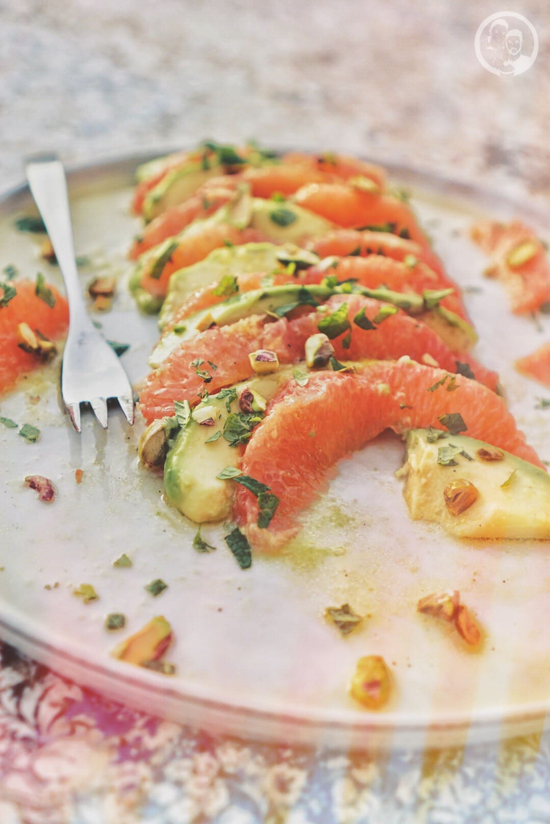 Grapefruit Avocado Salat teilweise gegessen