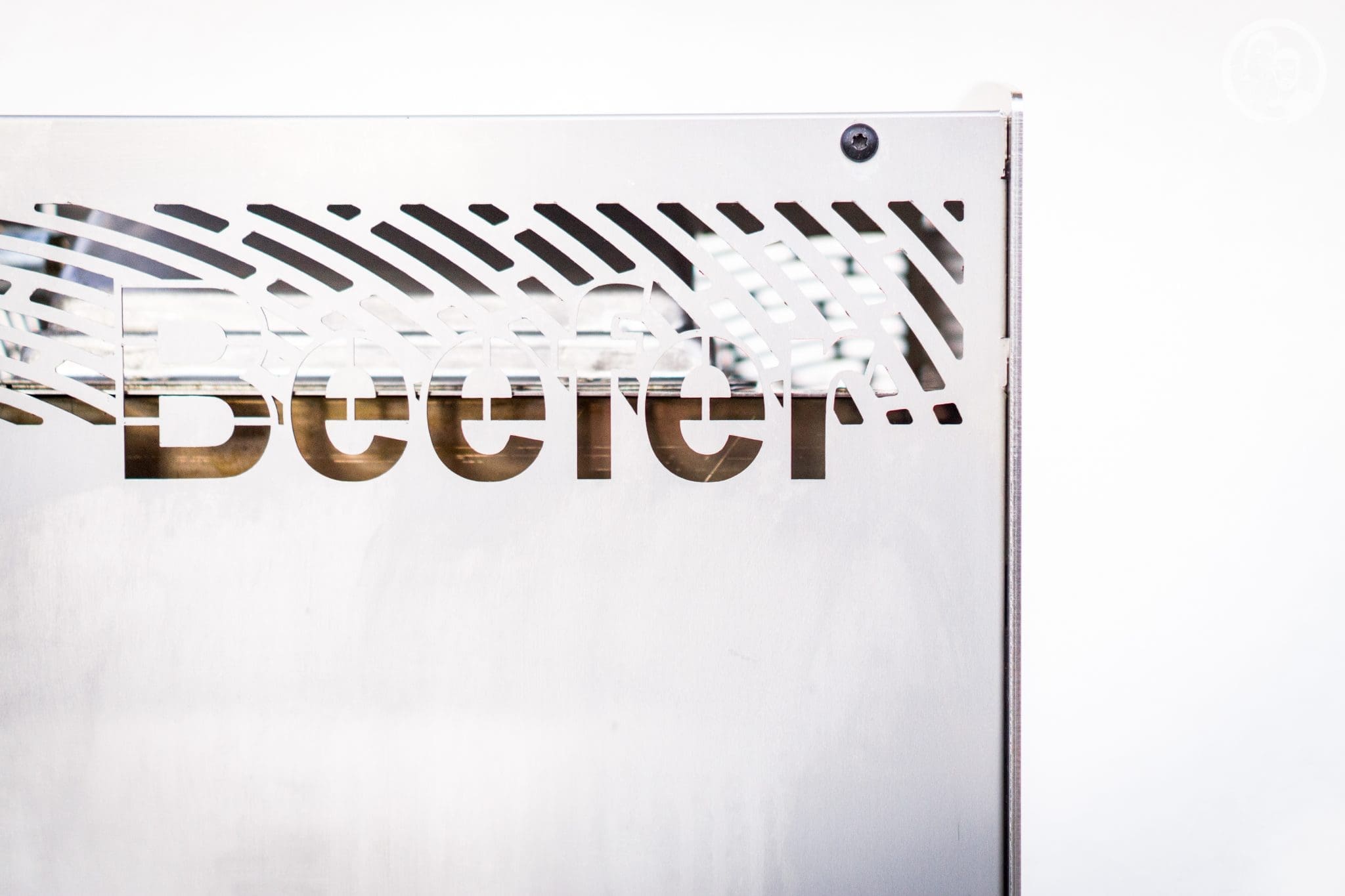 mW lamm marinade 2 | Spätestens seit dem letzten Wochenende, hat wohl jeder von euch die Grillsaison eröffnet. Wir freuen uns schon seit Monaten darauf, auch wenn wir durchaus im Winter mal den Grill anfeuern. Also haben wir uns direkt einige Freunde eingeladen und es konnte los gehen. Wir werden oft nach unserem Lamm gebeten, da es gerade beim Grillen mal etwas anderes ist. Also wurde es höchste Zeit, für euch einmal unsere Lamm-Marinade aufzuschreiben.