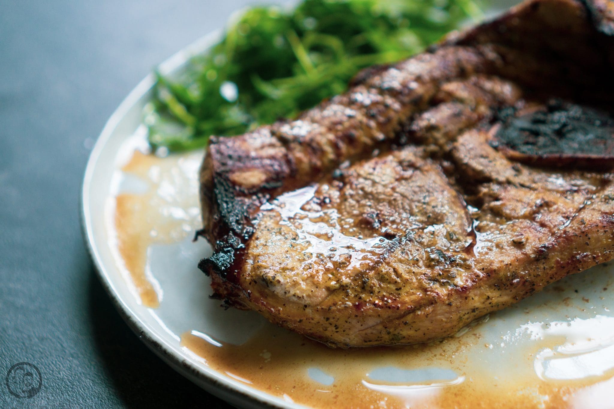 mariniertes, gegrilltes Fleisch