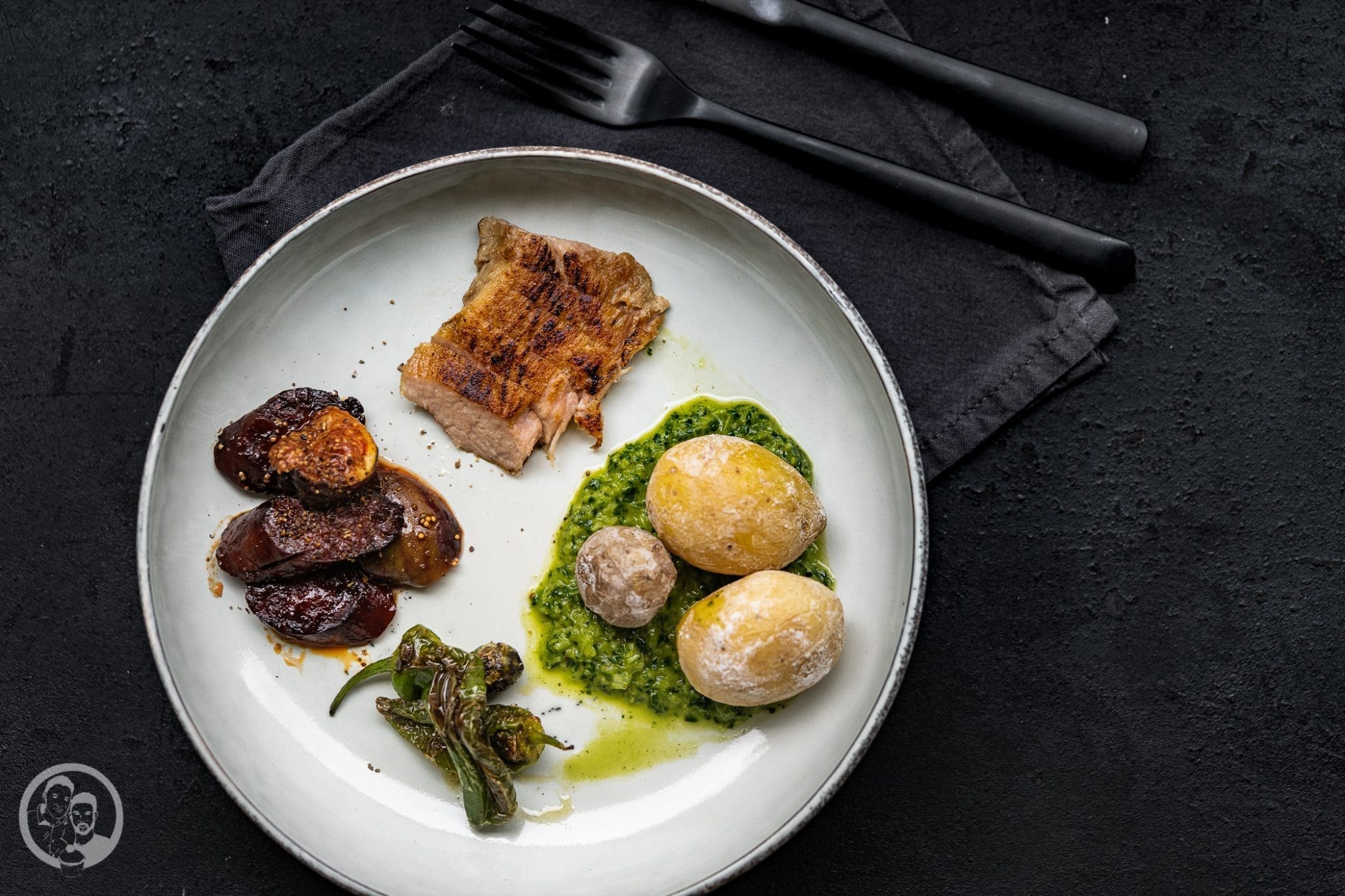 Gin gebeizter Thunfisch 14 foodbloghouse nl 51 | Heute schreibe ich euch aus unserem Food.Blog.House. in den Niederlanden. Hier verbringen wir ein Wochenende mit liebgewonnen Foodblogger-Kollegen und wir verwöhnen uns selber mit einem 10-Gänge-Menü! Wir sind für den Fischgang zuständig und haben lange getüftelt über unser Gericht für diesen besonderen Tag. In Gin gebeizter Thunfisch mit Wasabipüree und Pak Choi - klingt doch nach einer guten Wahl, oder?!