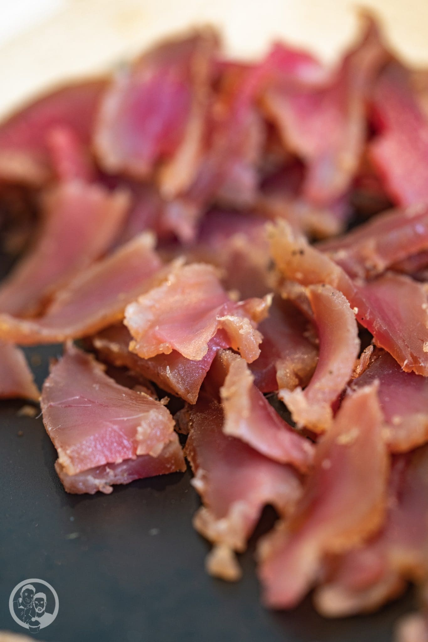 Gin gebeizter Thunfisch 27 foodbloghouse nl 58 | Heute schreibe ich euch aus unserem Food.Blog.House. in den Niederlanden. Hier verbringen wir ein Wochenende mit liebgewonnen Foodblogger-Kollegen und wir verwöhnen uns selber mit einem 10-Gänge-Menü! Wir sind für den Fischgang zuständig und haben lange getüftelt über unser Gericht für diesen besonderen Tag. In Gin gebeizter Thunfisch mit Wasabipüree und Pak Choi - klingt doch nach einer guten Wahl, oder?!