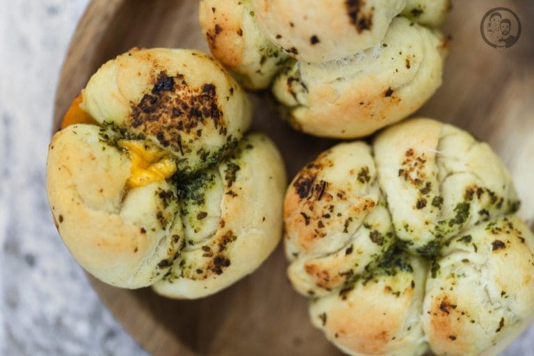 Kräuterbutterbrötchen kerrygold 15 | Frisch gebackenes Brot, das noch warm aus dem Ofen kommt – dagegen kommt kein Supermarktbrot an. Mit etwas Übung ist es leichter, als du denkst.