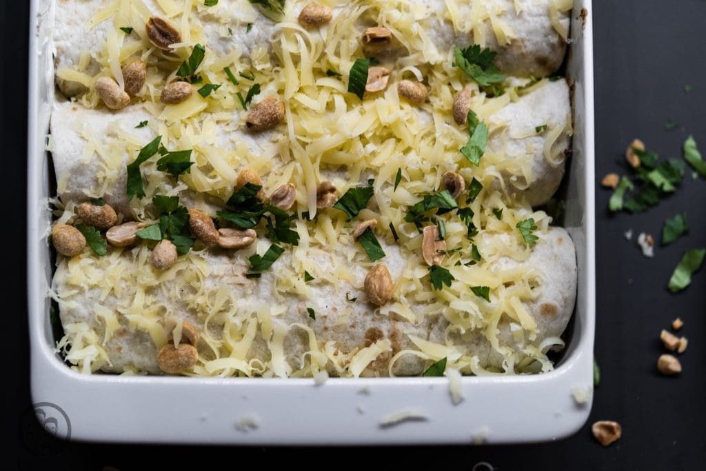 burrito ültje 2 | Mittagessen, Partyfood oder ein Snack für zwischendurch. Das Rezept, das wir euch heute mitgebracht haben, ist sowas von vielfältig einsatzbereit, dass wir noch mehr aufzählen könnten. Burritos mit Rindfleischmole und ültje Erdnüssen ist eines dieser Rezepte, das wir aus mehreren Gründen lieben. Warum?