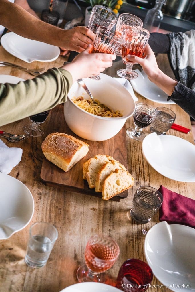 Spaghetti Carbonara Rezept ohne Sahne mit cremiger Sauce und Guanciale
