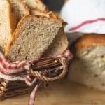 Sauerkraut Dinkelbrot Speck 6 | Frisch gebackenes Brot, das noch warm aus dem Ofen kommt – dagegen kommt kein Supermarktbrot an. Mit etwas Übung ist es leichter, als du denkst.