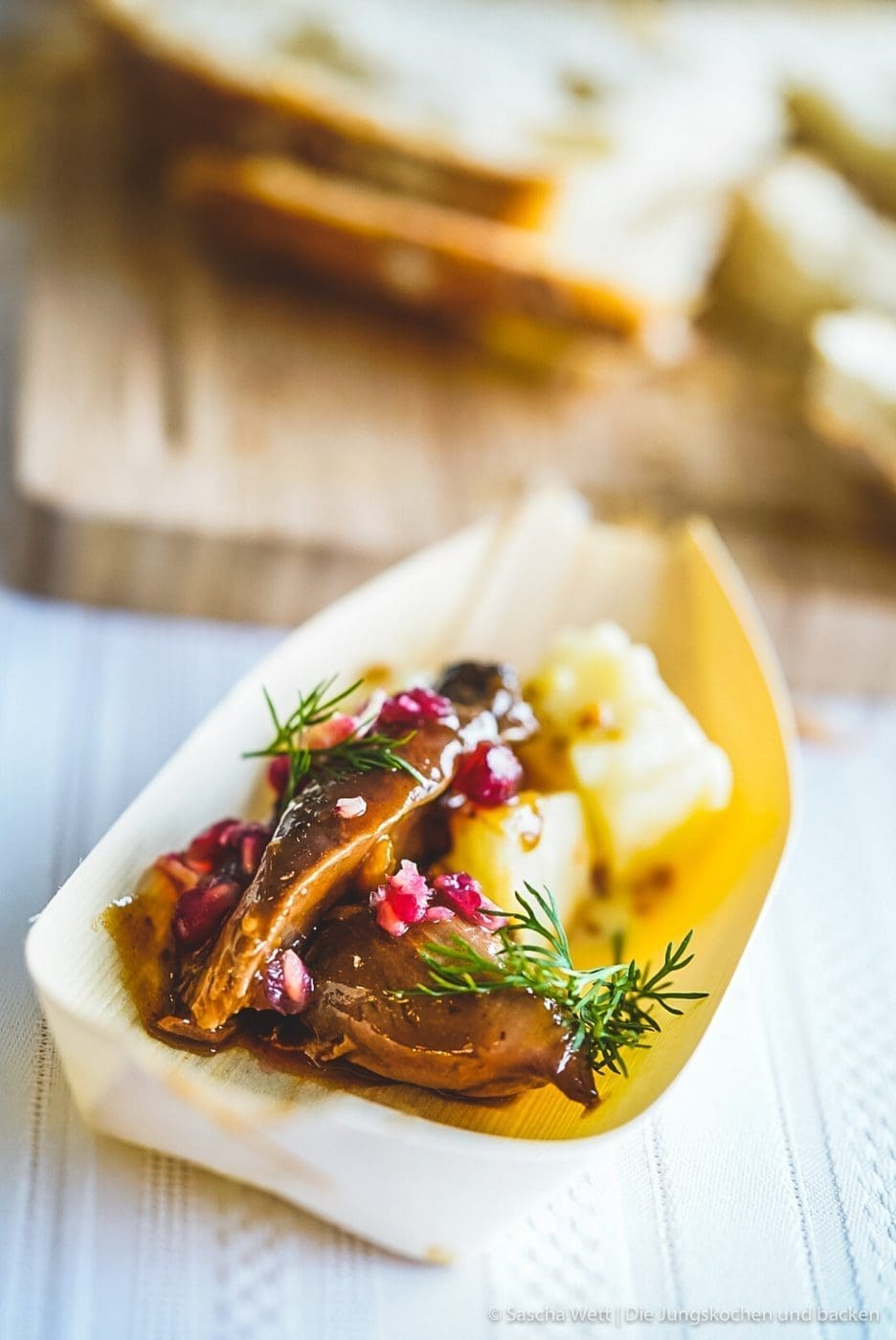 Island Lammfleisch vikingyr 8 | Vor einigen Wochen hatten wir die wundervolle Gelegenheit, das geniale Lammfleisch von Vikingyr kennenzulernen! Der isländische Star-Koch Gísli Matthías Auðunsson hat uns hautnah erleben lassen, wie unglaublich lecker das isländische Lammfleisch schmeckt. Wir und auch die anderen Eventteilnehmer waren einfach sofort Feuer und Flamme!! Warum das Lammfleisch von Vikingyr für uns das beste Lammfleisch ist, das wir bisher probieren durften und was genau dahinter steckt, darüber werden wir euch heute einen genaueren Einblick geben.