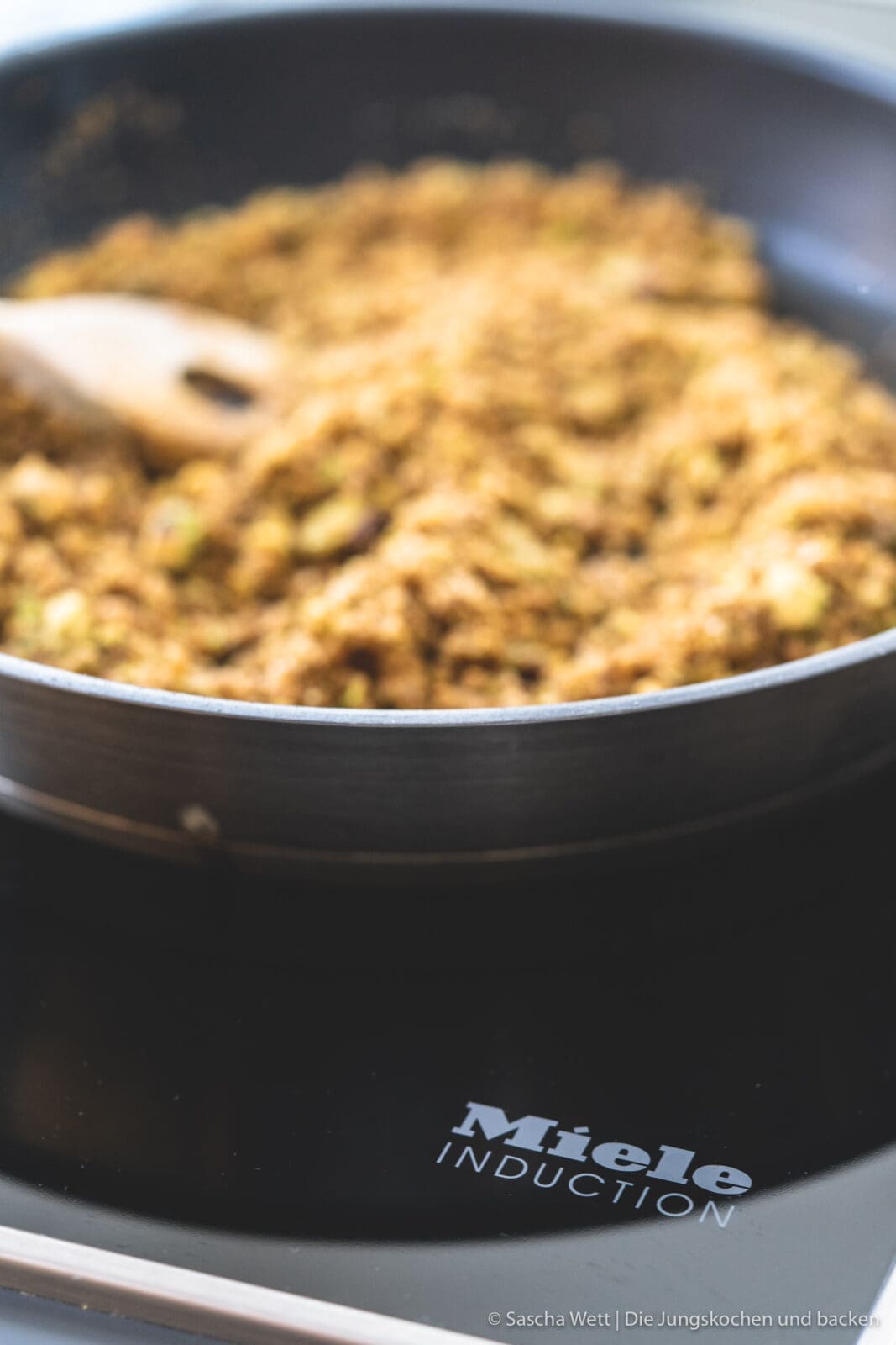 Mozartknödel 7 Mozartknoedel miele dampfgarer 11 | Heute haben wir für euch ein Mozartknödel Rezept aus Österreich mitgebracht, das wir unbedingt selber einmal umsetzen wollte. Wir haben es dort als Dessert gegessen. Aber wer auch bei einem süßen Hauptgang nicht nein sagen kann, der kommt bei unseren Mozartknödeln voll auf seine Kosten.