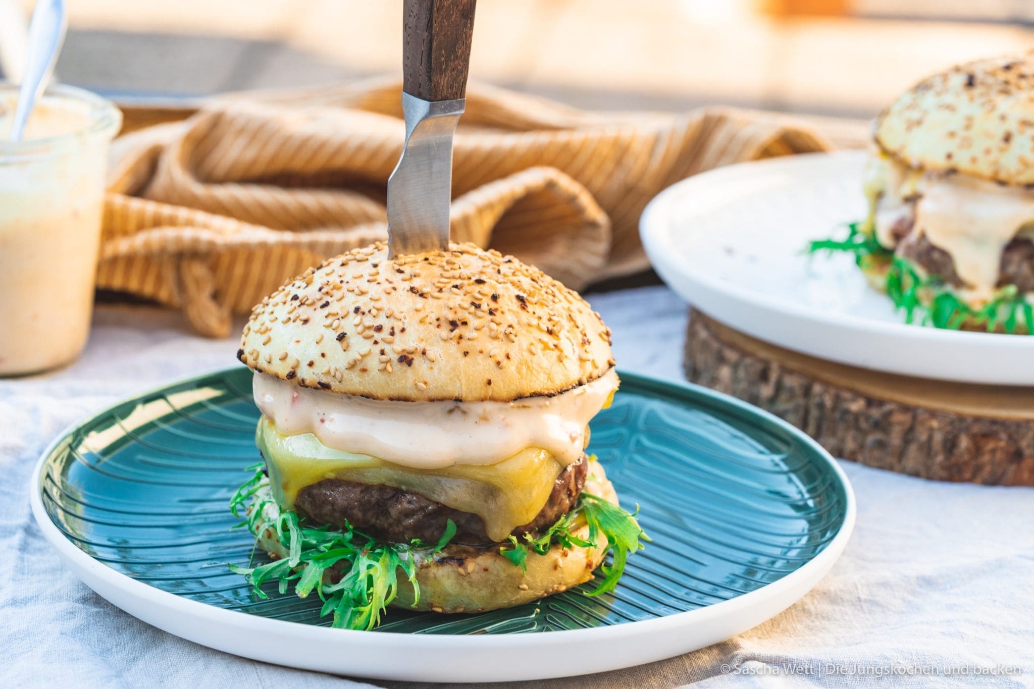 Cheeseburger mit gegrillter Ananas