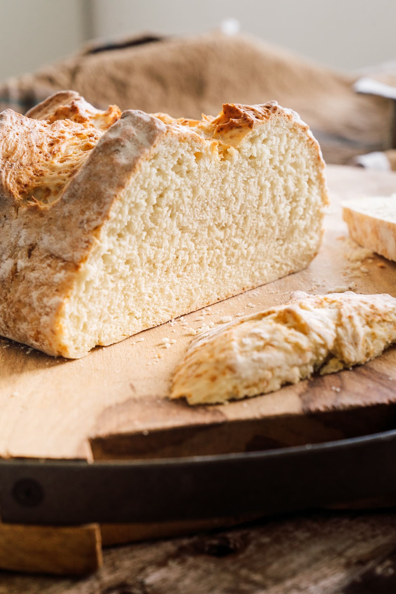 Schnelles Quarkbrot – Einfaches Rezept für ein saftiges Brot ohne Gehzeit 6 klein Quarkbrot 25 5 1 | Dieses schnelle Quarkbrot ist der perfekte Begleiter für den Alltag. Ohne Hefe, ohne Gehzeit und mit wenigen Zutaten zauberst du ein saftiges, aromatisches Brot in kürzester Zeit!