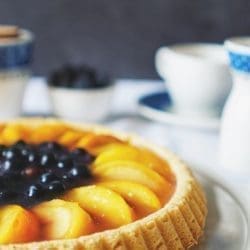 Oma Lores Obstboden Rezept | Der Klassiker für eure Kaffeetafel 27 Oma Lores Obstboden Rezept mit Pfirsich und frischen Beeren