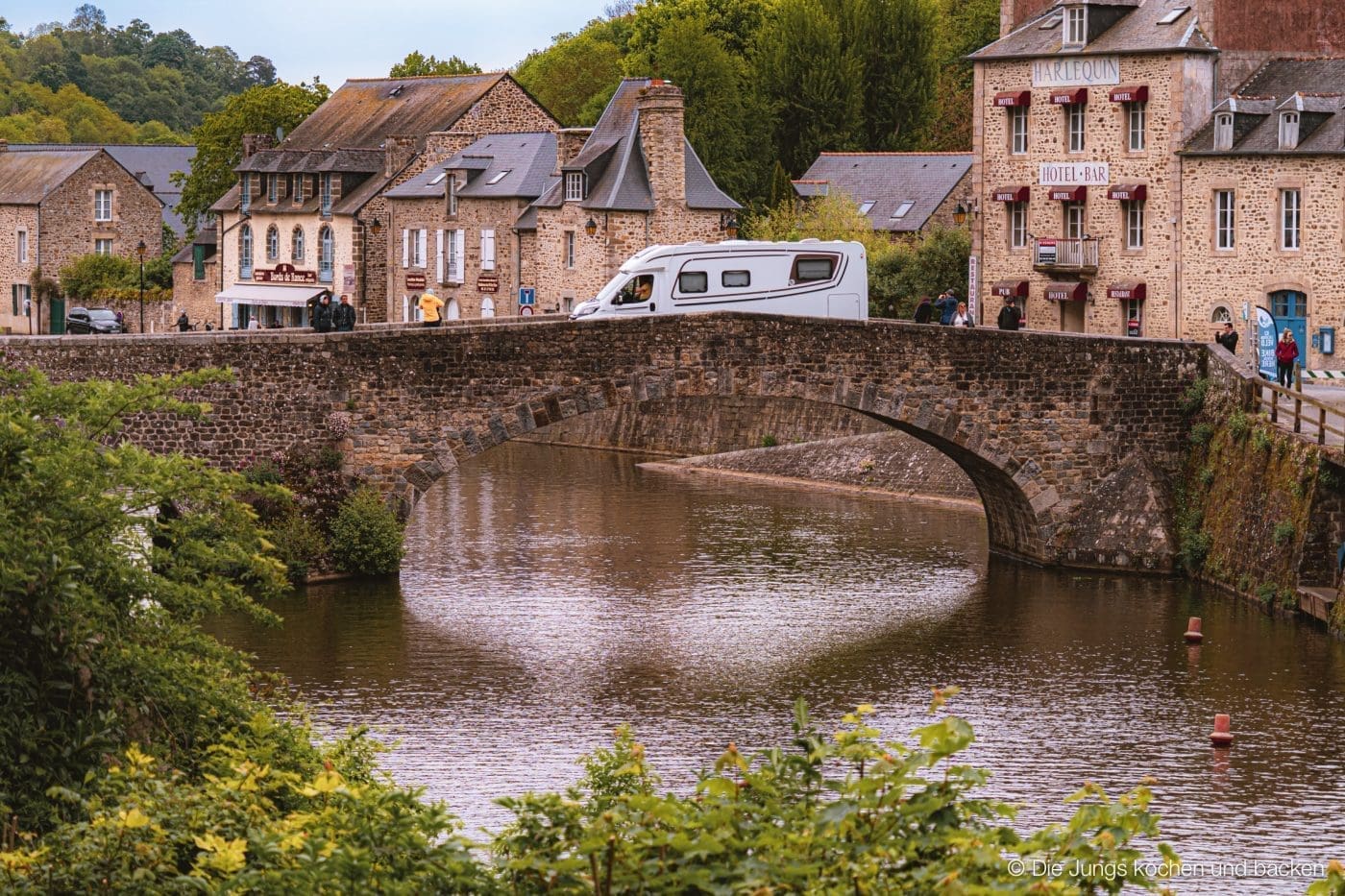 Jahresrückblick 2019 32 Wohnmobil auf Brücke in dinan_bretagne