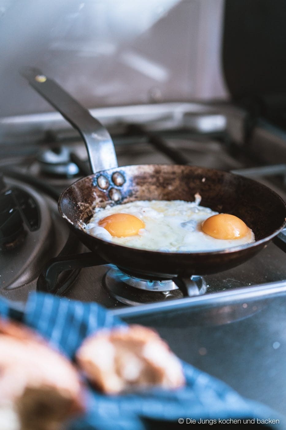 Wohnmobil Etrusco Bretagne 36 | Heute haben wir einen besonderen Reisebericht für euch, denn wir hatten eine absolute Premiere: Reisen mit einem Wohnmobil! 5 Tage lang waren wir unterwegs und unser Ziel war die wunderschöne Smaragdküste in der Bretagne. Hier haben wir es uns kulinarisch richtig gut gehen lassen, tolle Eindrücke gesammelt und vor allem unser schickes Gefährt von Etrusco ausgiebig testen können. In diesem Beitrag nehmen wir euch mit auf unsere Tour: Von unseren persönlichen Highlights, den besten Stellplätzen bis hin zu den unverzichtbaren Genüssen, die die Bretagne zu bieten hat. Also, schnall dich an – los geht’s!