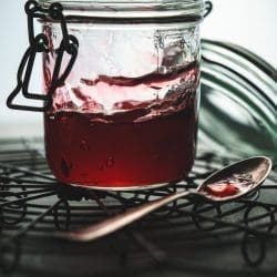 Kirschgelee selber machen | in 2 Varianten mit Apfel & Espresso 20 Kirschgelee im offenen Glas