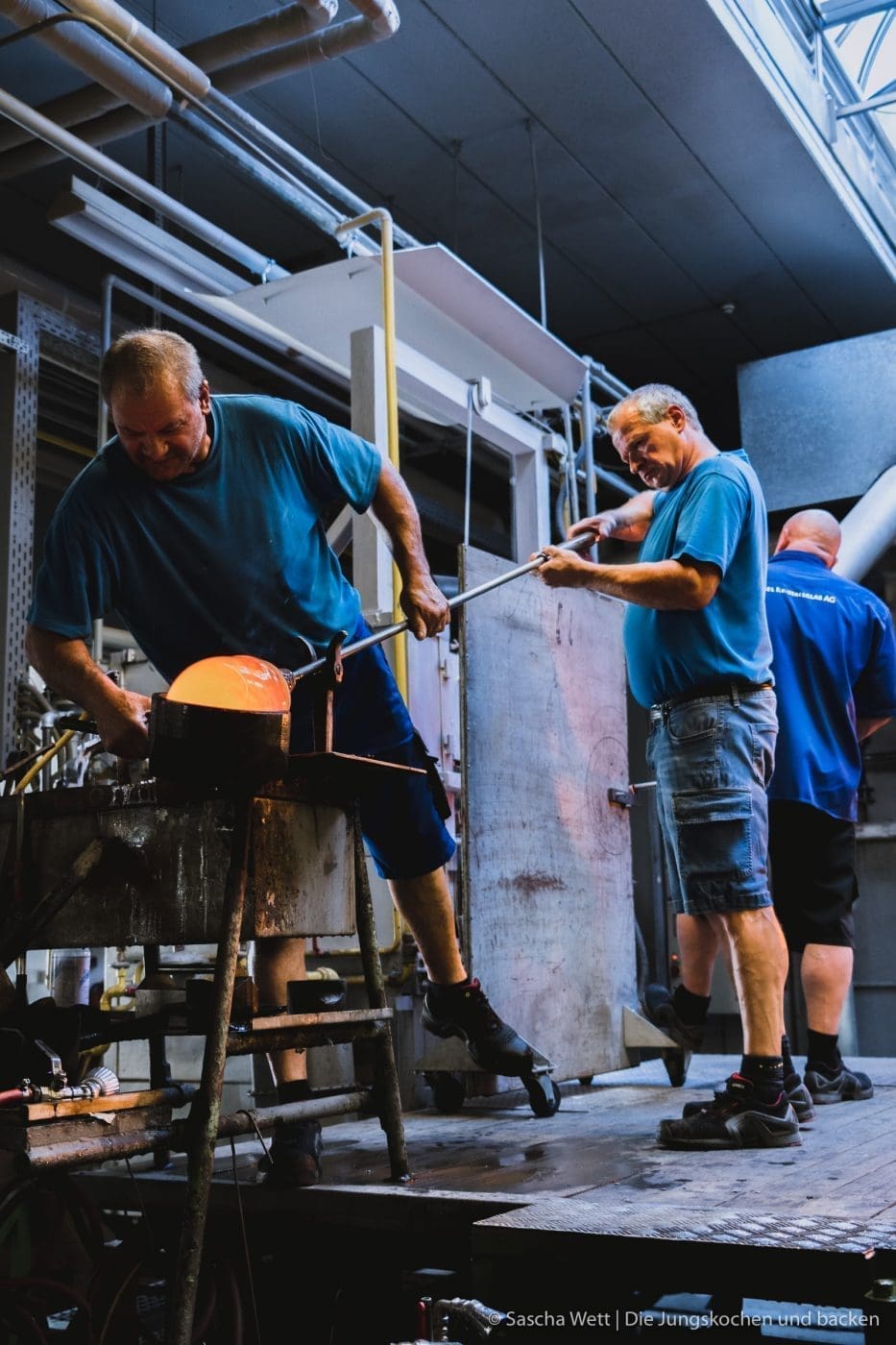 Jahresrückblick 2019 48 Zwiesel Werk 17 | Zum mittlerweile dritten Mal in Folge lassen wir an Silvester für euch unser Jahr Revue passieren! Dabei merken wir immer wieder, wie viel man eigentlich schon wieder vergessen hat. Aber auch, wie unglaublich viel in einem Jahr passieren kann. In diesem Jahr hat Feed Me Up Before You Go-Go eingeladen und dem Ruf folgen wir mehr als gerne - also kommt hier der große Jahresrückblick, unsere #FOODBLOGBILANZ2019
