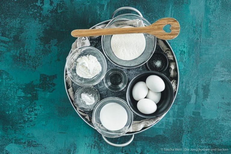 Grundrezepte – die Basics für deine Küche 8 Biskuitteig Grundrezept 1 | Manche Rezepte braucht man immer wieder: die perfekte Sauce, ein verlässlicher Teig, ein cremiger Pudding. Wer die Basics beherrscht, kommt in der Küche überall hin.