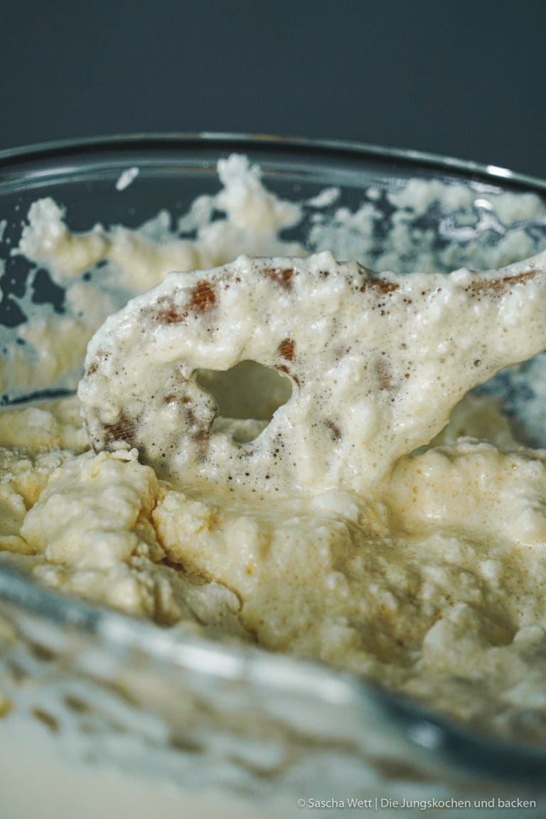 Biskuitteig 11 Biskuitteig Grundrezept 10 | Schon seit langer Zeit haben wir kein neues Grundrezept mehr auf den Blog gebracht. Und dabei gibt es doch so viele davon. Also haben wir uns überlegt, heute eines vorzustellen, das schon so einigen Kopfschmerzen bereitet und uns ganz viele Nachfragen beschert hat. Der Biskuitteig.