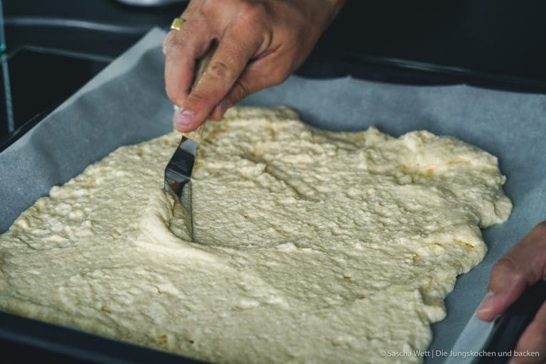 Biskuitteig 12 Biskuitteig Grundrezept 11 | Schon seit langer Zeit haben wir kein neues Grundrezept mehr auf den Blog gebracht. Und dabei gibt es doch so viele davon. Also haben wir uns überlegt, heute eines vorzustellen, das schon so einigen Kopfschmerzen bereitet und uns ganz viele Nachfragen beschert hat. Der Biskuitteig.