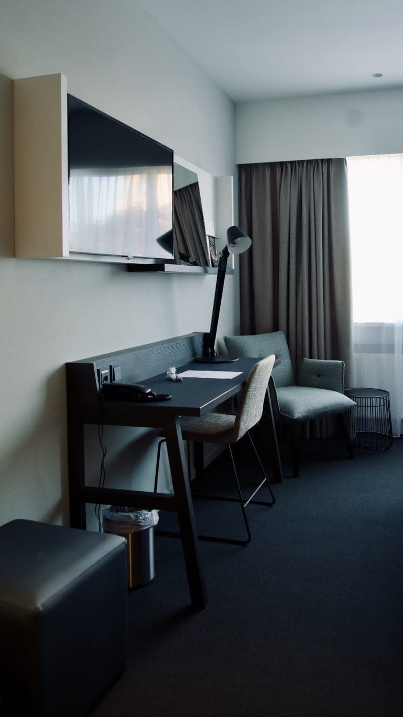 Foodguide Tilburg & Breda - Das Foodie-Paradies nebenan 6 DJU9512 | Wenn ihr wie wir im Westen der Republik wohnt, dann werdet ihr das kennen. Der schnellste Weg ans Meer ist der, zur niederländischen Küste! Genau da waren wir auch schon oft mit Freunden, aber das Landesinnere haben wir auch meist weniger beachtet. Dabei gibt es eine super spannende Region und das mal gerade 2 Stunden mit dem Auto entfernt - Brabant. Diese Region in den Niederlanden gilt als das Foodie-Paradies schlechthin und wir haben uns mehr als gefreut, genau diese Aussage einmal auf die Probe zu stellen. Also gibt es heute den ultimativen Foodguide für euch!