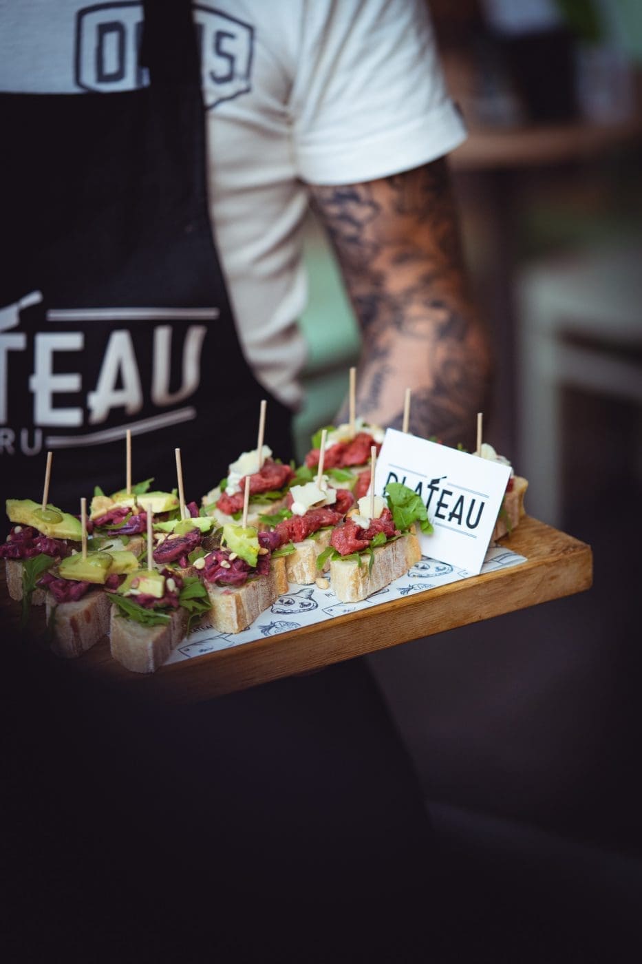 Foodguide Tilburg & Breda - Das Foodie-Paradies nebenan 71 Foodhall Breda Visit Brabant 33 | Wenn ihr wie wir im Westen der Republik wohnt, dann werdet ihr das kennen. Der schnellste Weg ans Meer ist der, zur niederländischen Küste! Genau da waren wir auch schon oft mit Freunden, aber das Landesinnere haben wir auch meist weniger beachtet. Dabei gibt es eine super spannende Region und das mal gerade 2 Stunden mit dem Auto entfernt - Brabant. Diese Region in den Niederlanden gilt als das Foodie-Paradies schlechthin und wir haben uns mehr als gefreut, genau diese Aussage einmal auf die Probe zu stellen. Also gibt es heute den ultimativen Foodguide für euch!