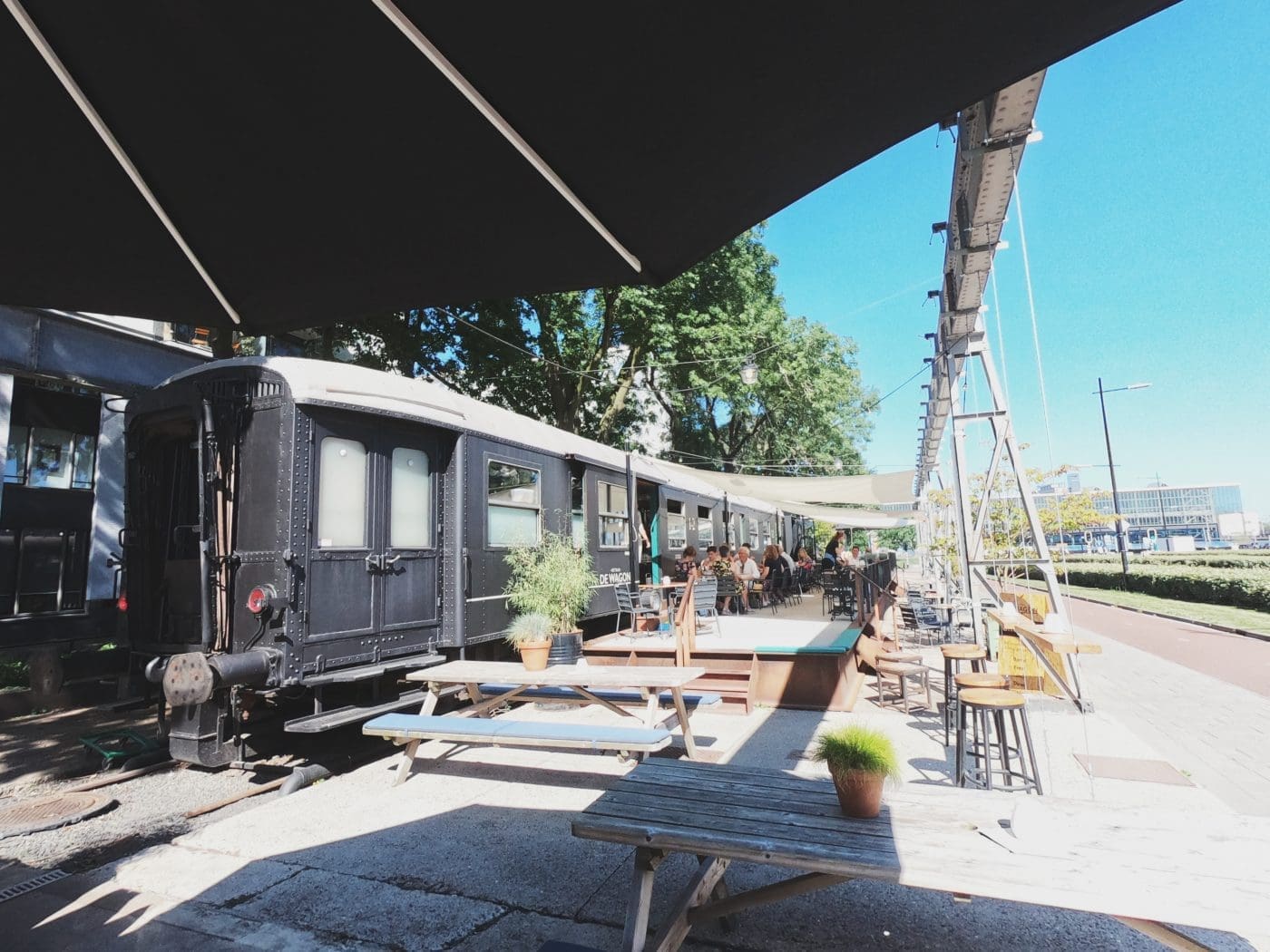 Foodguide Tilburg & Breda - Das Foodie-Paradies nebenan 43 GPTempDownload 5 | Wenn ihr wie wir im Westen der Republik wohnt, dann werdet ihr das kennen. Der schnellste Weg ans Meer ist der, zur niederländischen Küste! Genau da waren wir auch schon oft mit Freunden, aber das Landesinnere haben wir auch meist weniger beachtet. Dabei gibt es eine super spannende Region und das mal gerade 2 Stunden mit dem Auto entfernt - Brabant. Diese Region in den Niederlanden gilt als das Foodie-Paradies schlechthin und wir haben uns mehr als gefreut, genau diese Aussage einmal auf die Probe zu stellen. Also gibt es heute den ultimativen Foodguide für euch!