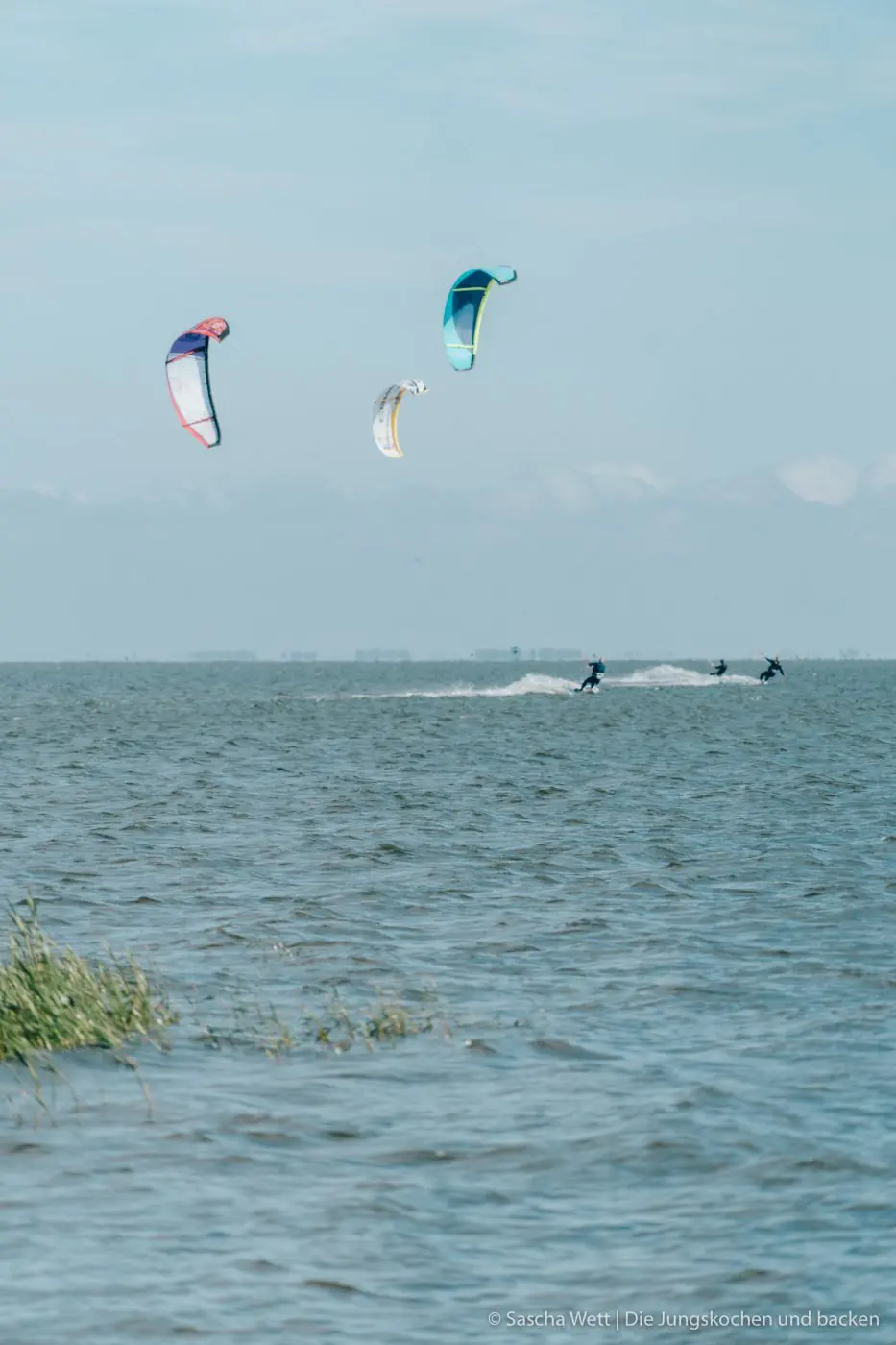 Hvide Sande - Kulinarische Highlights und Tipps | Dänemark 54 HvideSande Daenemark reise 103 933x1400.jpg 1 | Wenn man, wie wir, in der Mitte von Deutschland lebt, ist es immer recht unterschiedlich, wohin es einen schon in Kindertagen so gezogen hat. Bei uns war es jeweils eher Richtung Süden. Mich an den Bodensee und Torsten nach Österreich und den Bayerischen Wald. Daher fehlte uns, bis heute, der Norden noch komplett und so ging es für uns dass erste Mal nach Dänemark. Um genau zu sein nach Hvide Sande. Heute werden wir euch unsere kulinarischen Highlights und ein paar Tipss zu diesem beliebten Ferienziel in Dänemark zeigen.