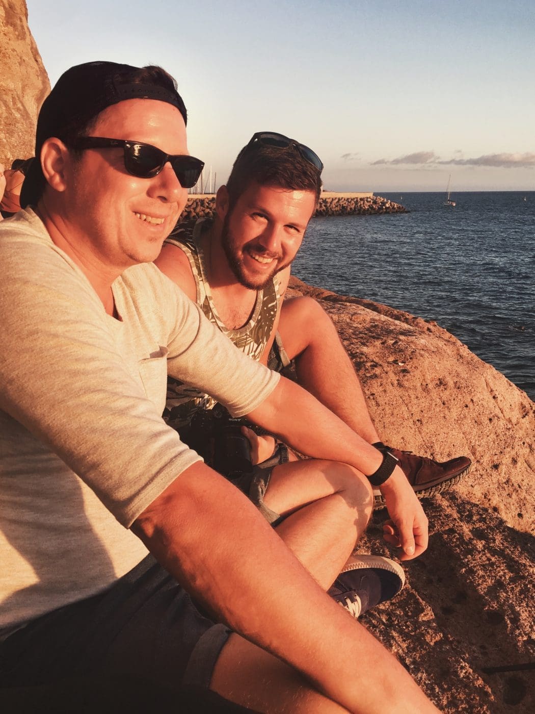 IMG 8232 1 | Reisen ist für uns ohne Zweifel eine riesige Quelle der Inspiration, ganz besonders, wenn es um kulinarische Ideen geht. So sammeln wir unterwegs immer alle Gedanken zu spannenden neuen Aromen, Ideen und Kreationen. Dann geht's wieder nach Hause und wir geben es zu, manchmal versinkt so eine tolle neue Idee auch wieder in der Vergessenheit, kommt dann manchmal wieder zum Vorschein und weg ist sie. So ging es uns auch mit unserem heutigen Drink! Das erste Mal haben wir ihn im Februar auf Gran Canaria genossen und wollten ihn direkt zu Hause umsetzen. Vorspulen auf August und hier ist er - der Barraquito.