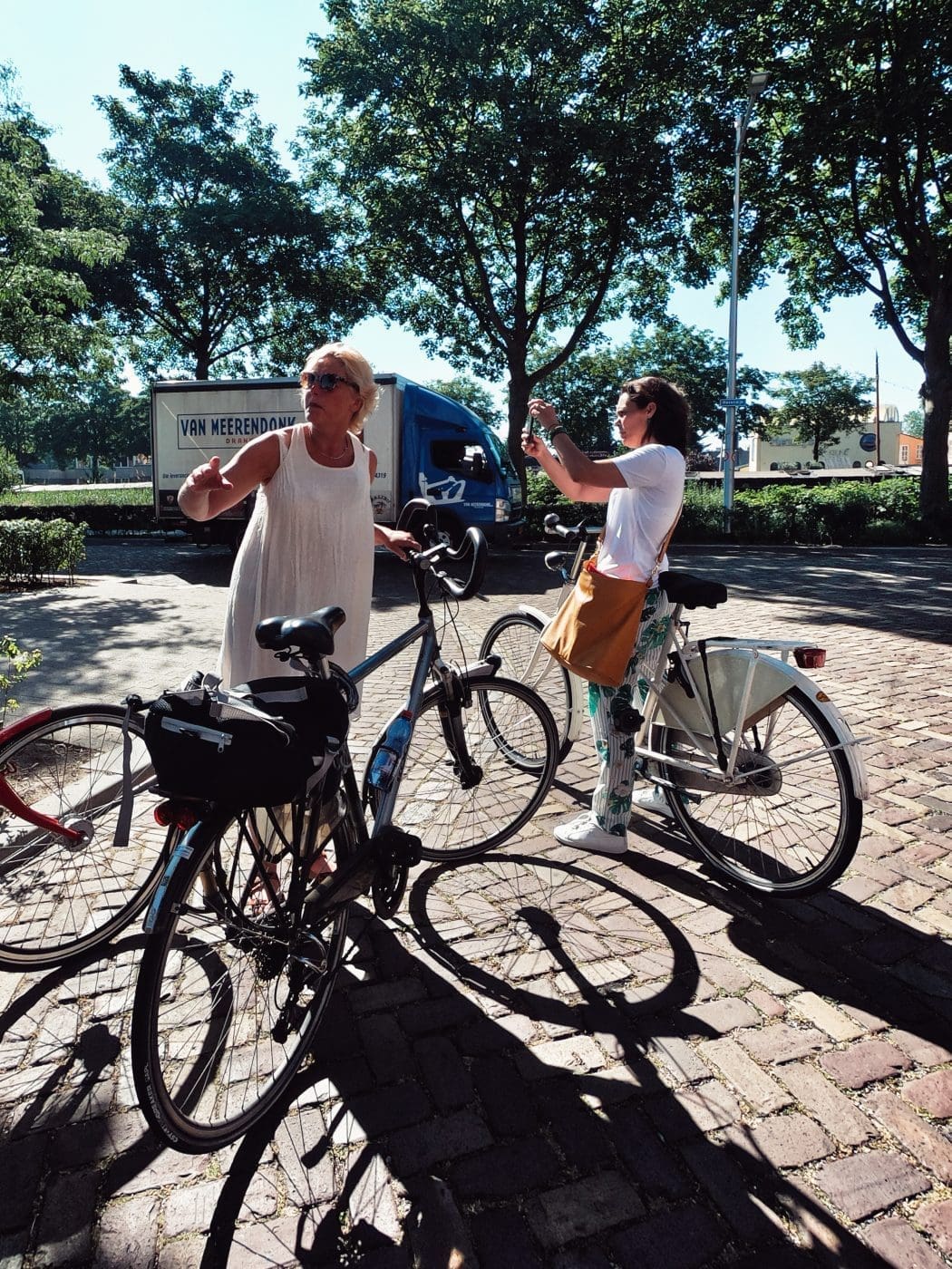 Foodguide Tilburg & Breda - Das Foodie-Paradies nebenan 10 JPEG Bild 720CFB365168 1 | Wenn ihr wie wir im Westen der Republik wohnt, dann werdet ihr das kennen. Der schnellste Weg ans Meer ist der, zur niederländischen Küste! Genau da waren wir auch schon oft mit Freunden, aber das Landesinnere haben wir auch meist weniger beachtet. Dabei gibt es eine super spannende Region und das mal gerade 2 Stunden mit dem Auto entfernt - Brabant. Diese Region in den Niederlanden gilt als das Foodie-Paradies schlechthin und wir haben uns mehr als gefreut, genau diese Aussage einmal auf die Probe zu stellen. Also gibt es heute den ultimativen Foodguide für euch!