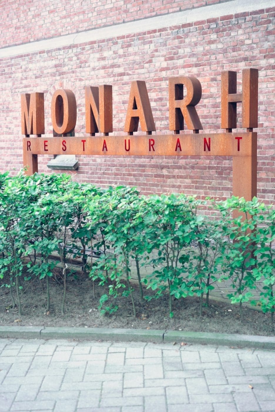 Foodguide Tilburg & Breda - Das Foodie-Paradies nebenan 47 LRG DJU0012 | Wenn ihr wie wir im Westen der Republik wohnt, dann werdet ihr das kennen. Der schnellste Weg ans Meer ist der, zur niederländischen Küste! Genau da waren wir auch schon oft mit Freunden, aber das Landesinnere haben wir auch meist weniger beachtet. Dabei gibt es eine super spannende Region und das mal gerade 2 Stunden mit dem Auto entfernt - Brabant. Diese Region in den Niederlanden gilt als das Foodie-Paradies schlechthin und wir haben uns mehr als gefreut, genau diese Aussage einmal auf die Probe zu stellen. Also gibt es heute den ultimativen Foodguide für euch!