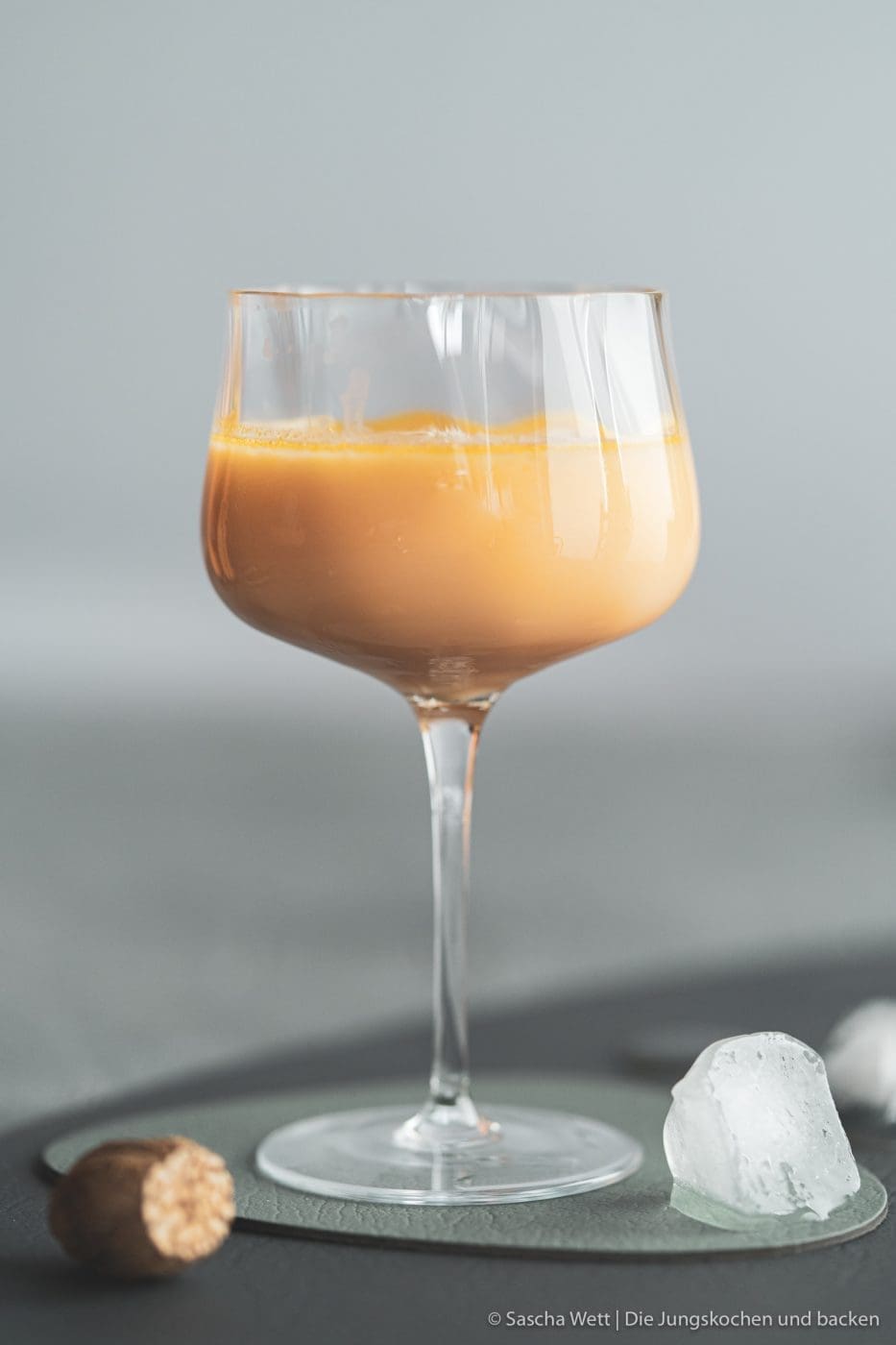 Jahresrückblick 2019 45 Sundown Eggnog Verpoorten 3 | Zum mittlerweile dritten Mal in Folge lassen wir an Silvester für euch unser Jahr Revue passieren! Dabei merken wir immer wieder, wie viel man eigentlich schon wieder vergessen hat. Aber auch, wie unglaublich viel in einem Jahr passieren kann. In diesem Jahr hat Feed Me Up Before You Go-Go eingeladen und dem Ruf folgen wir mehr als gerne - also kommt hier der große Jahresrückblick, unsere #FOODBLOGBILANZ2019