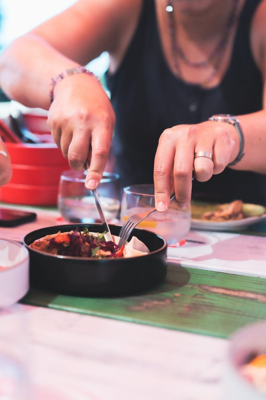 Foodguide Tilburg & Breda - Das Foodie-Paradies nebenan 35 Visit Brabant Tilburg 29 | Wenn ihr wie wir im Westen der Republik wohnt, dann werdet ihr das kennen. Der schnellste Weg ans Meer ist der, zur niederländischen Küste! Genau da waren wir auch schon oft mit Freunden, aber das Landesinnere haben wir auch meist weniger beachtet. Dabei gibt es eine super spannende Region und das mal gerade 2 Stunden mit dem Auto entfernt - Brabant. Diese Region in den Niederlanden gilt als das Foodie-Paradies schlechthin und wir haben uns mehr als gefreut, genau diese Aussage einmal auf die Probe zu stellen. Also gibt es heute den ultimativen Foodguide für euch!