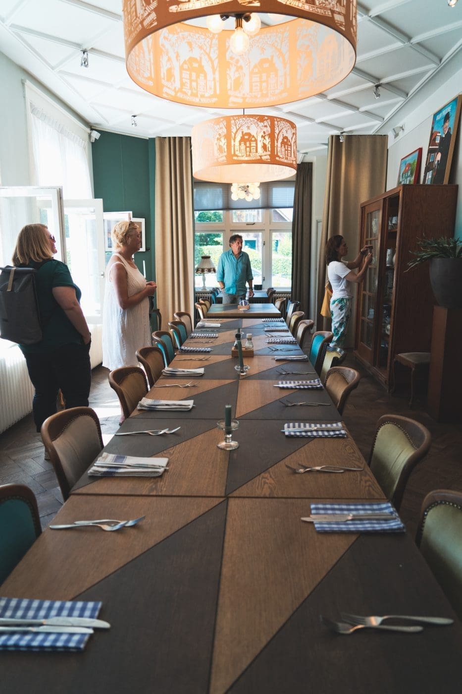 Foodguide Tilburg & Breda - Das Foodie-Paradies nebenan 15 Visit Brabant Tilburg 9 | Wenn ihr wie wir im Westen der Republik wohnt, dann werdet ihr das kennen. Der schnellste Weg ans Meer ist der, zur niederländischen Küste! Genau da waren wir auch schon oft mit Freunden, aber das Landesinnere haben wir auch meist weniger beachtet. Dabei gibt es eine super spannende Region und das mal gerade 2 Stunden mit dem Auto entfernt - Brabant. Diese Region in den Niederlanden gilt als das Foodie-Paradies schlechthin und wir haben uns mehr als gefreut, genau diese Aussage einmal auf die Probe zu stellen. Also gibt es heute den ultimativen Foodguide für euch!