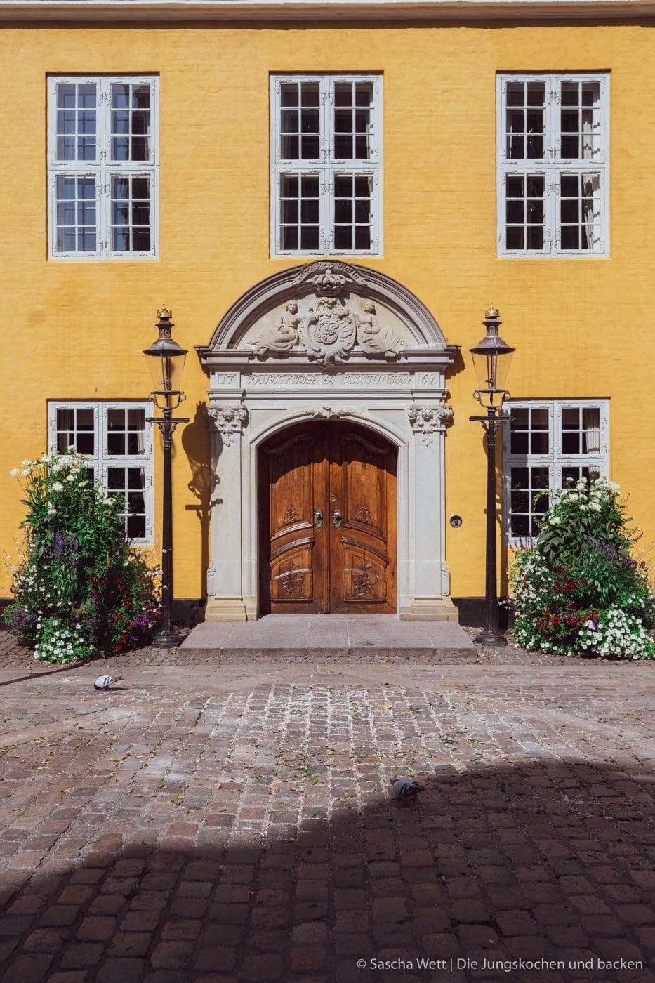 Ein Wochenende in Aalborg | Tour-Guide 8 Aalborg visitdenmark 114 | Dieses Jahr war, was das Reisen angeht, ganz klar von einem Land geprägt - Dänemark! Gleich zweimal hat es uns dieses Jahr in den Norden verschlagen. Nachdem wir die Nordsee im schönen Hvide Sande in vollen Zügen genießen konnten, ging es dieses Mal mehr ins Landesinnere. Die dänische Großstadt Aalborg in Nordjütland galt es zu erkunden. Und wie ihr wisst, gehen bei uns zwei Aspekte immer Hand in Hand. Reisen und Kulinarik. Beide sind für uns eng verbunden, daher ist es selbstverständlich, dass wir euch mit einem Foodguide zu Aalborg versorgen. Was kann man an einem Wochenende in Aalborg erleben? Was sollte man gesehen haben? Und am Wichtigsten, wo solltet ihr gegessen haben?