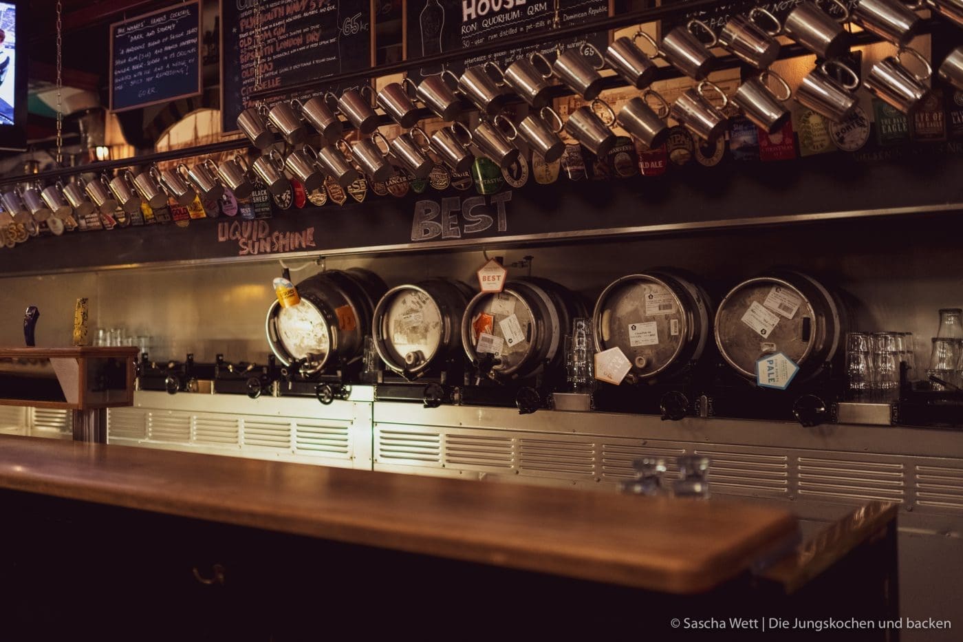 Ein Wochenende in Aalborg | Tour-Guide 32 Aalborg visitdenmark 135 | Dieses Jahr war, was das Reisen angeht, ganz klar von einem Land geprägt - Dänemark! Gleich zweimal hat es uns dieses Jahr in den Norden verschlagen. Nachdem wir die Nordsee im schönen Hvide Sande in vollen Zügen genießen konnten, ging es dieses Mal mehr ins Landesinnere. Die dänische Großstadt Aalborg in Nordjütland galt es zu erkunden. Und wie ihr wisst, gehen bei uns zwei Aspekte immer Hand in Hand. Reisen und Kulinarik. Beide sind für uns eng verbunden, daher ist es selbstverständlich, dass wir euch mit einem Foodguide zu Aalborg versorgen. Was kann man an einem Wochenende in Aalborg erleben? Was sollte man gesehen haben? Und am Wichtigsten, wo solltet ihr gegessen haben?