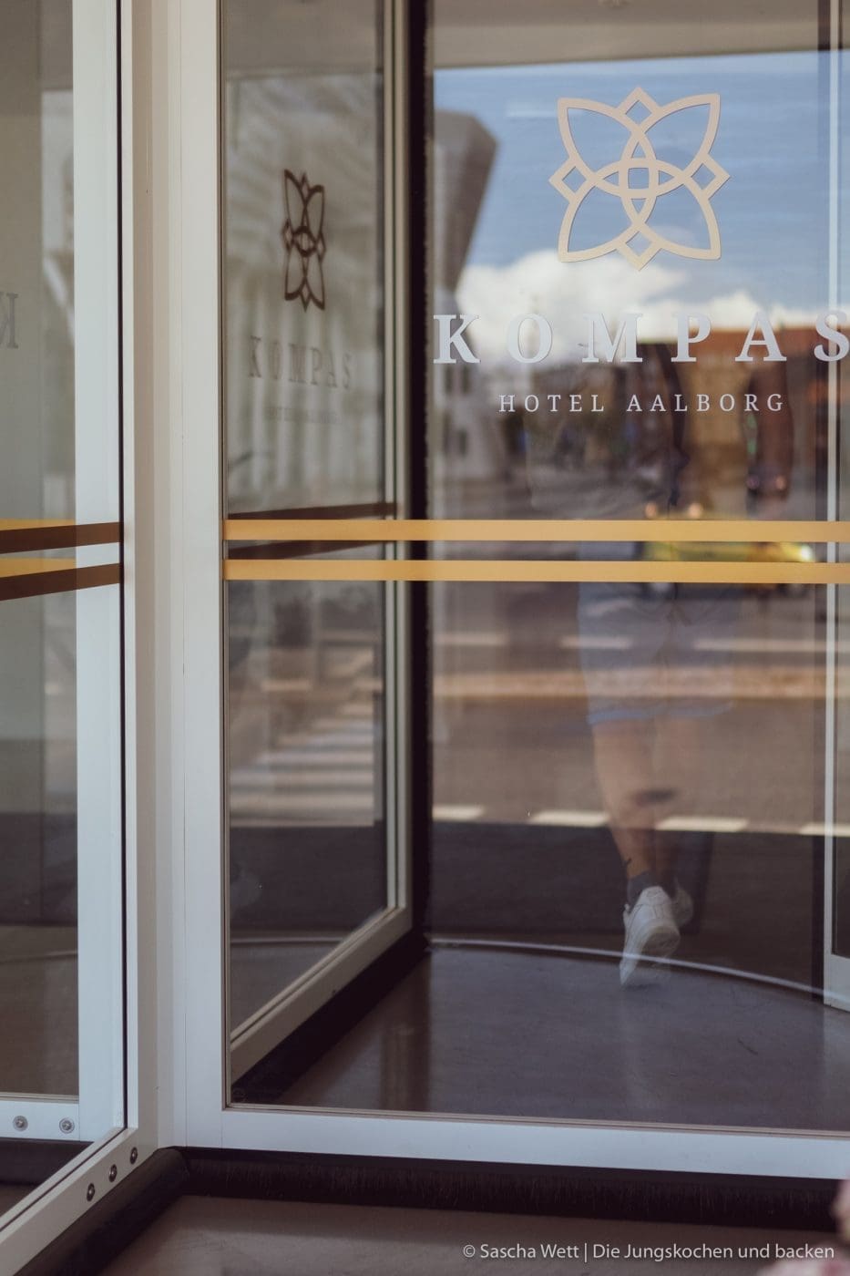 Ein Wochenende in Aalborg | Tour-Guide 3 Aalborg visitdenmark 62 | Dieses Jahr war, was das Reisen angeht, ganz klar von einem Land geprägt - Dänemark! Gleich zweimal hat es uns dieses Jahr in den Norden verschlagen. Nachdem wir die Nordsee im schönen Hvide Sande in vollen Zügen genießen konnten, ging es dieses Mal mehr ins Landesinnere. Die dänische Großstadt Aalborg in Nordjütland galt es zu erkunden. Und wie ihr wisst, gehen bei uns zwei Aspekte immer Hand in Hand. Reisen und Kulinarik. Beide sind für uns eng verbunden, daher ist es selbstverständlich, dass wir euch mit einem Foodguide zu Aalborg versorgen. Was kann man an einem Wochenende in Aalborg erleben? Was sollte man gesehen haben? Und am Wichtigsten, wo solltet ihr gegessen haben?