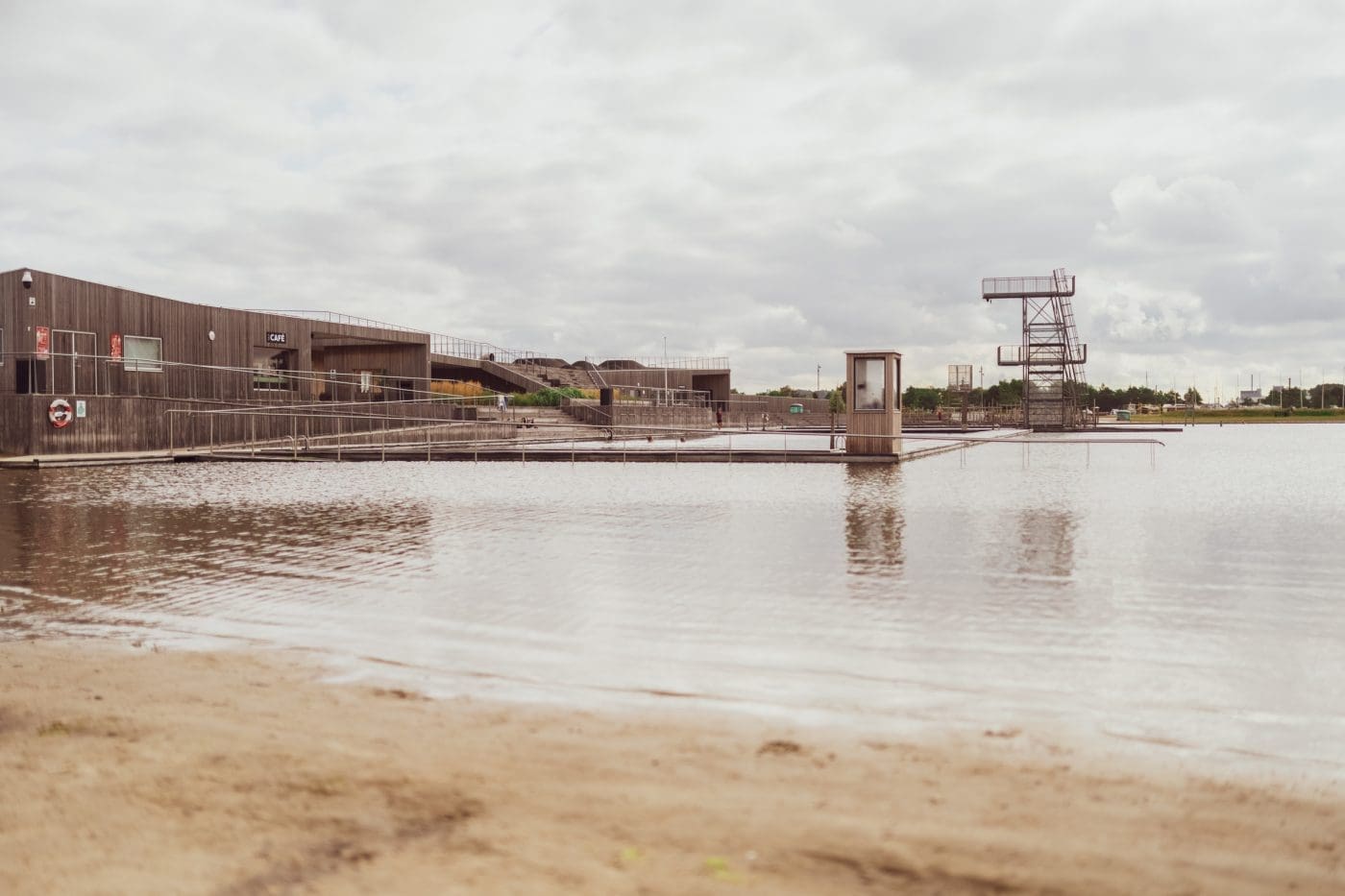 Ein Wochenende in Aalborg | Tour-Guide 13 Aalborg visitdenmark tag4 3 | Dieses Jahr war, was das Reisen angeht, ganz klar von einem Land geprägt - Dänemark! Gleich zweimal hat es uns dieses Jahr in den Norden verschlagen. Nachdem wir die Nordsee im schönen Hvide Sande in vollen Zügen genießen konnten, ging es dieses Mal mehr ins Landesinnere. Die dänische Großstadt Aalborg in Nordjütland galt es zu erkunden. Und wie ihr wisst, gehen bei uns zwei Aspekte immer Hand in Hand. Reisen und Kulinarik. Beide sind für uns eng verbunden, daher ist es selbstverständlich, dass wir euch mit einem Foodguide zu Aalborg versorgen. Was kann man an einem Wochenende in Aalborg erleben? Was sollte man gesehen haben? Und am Wichtigsten, wo solltet ihr gegessen haben?