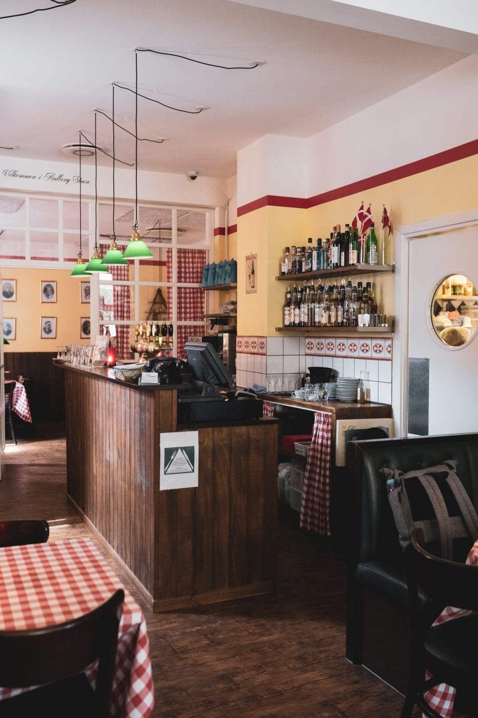 Ein Wochenende in Aalborg | Tour-Guide 52 Aalborg visitdenmark tag4 58 | Dieses Jahr war, was das Reisen angeht, ganz klar von einem Land geprägt - Dänemark! Gleich zweimal hat es uns dieses Jahr in den Norden verschlagen. Nachdem wir die Nordsee im schönen Hvide Sande in vollen Zügen genießen konnten, ging es dieses Mal mehr ins Landesinnere. Die dänische Großstadt Aalborg in Nordjütland galt es zu erkunden. Und wie ihr wisst, gehen bei uns zwei Aspekte immer Hand in Hand. Reisen und Kulinarik. Beide sind für uns eng verbunden, daher ist es selbstverständlich, dass wir euch mit einem Foodguide zu Aalborg versorgen. Was kann man an einem Wochenende in Aalborg erleben? Was sollte man gesehen haben? Und am Wichtigsten, wo solltet ihr gegessen haben?