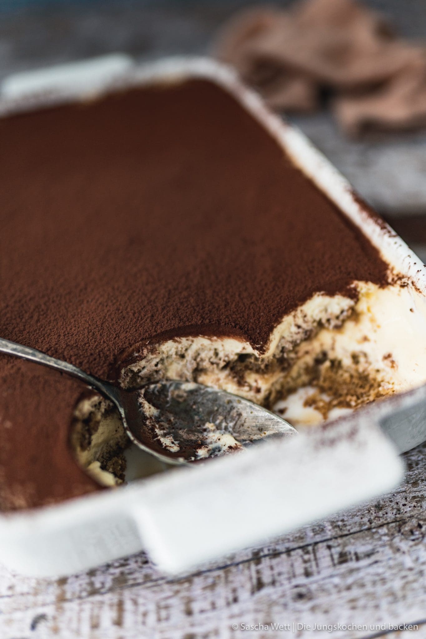 Rezept für den Dessertklassiker mit einer ganz neuen Komponente. Bierlikör und ein kräfitges Choclate Stout Bier machen dieses Tiramisu zu etwas ganz Besonderem! #tiramisu #dessert #süßspeise #bier