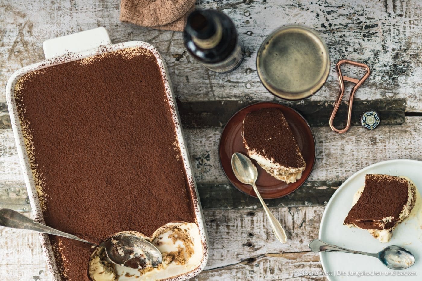 Rezept für den Dessertklassiker mit einer ganz neuen Komponente. Bierlikör und ein kräfitges Choclate Stout Bier machen dieses Tiramisu zu etwas ganz Besonderem! #tiramisu #dessert #süßspeise #bier