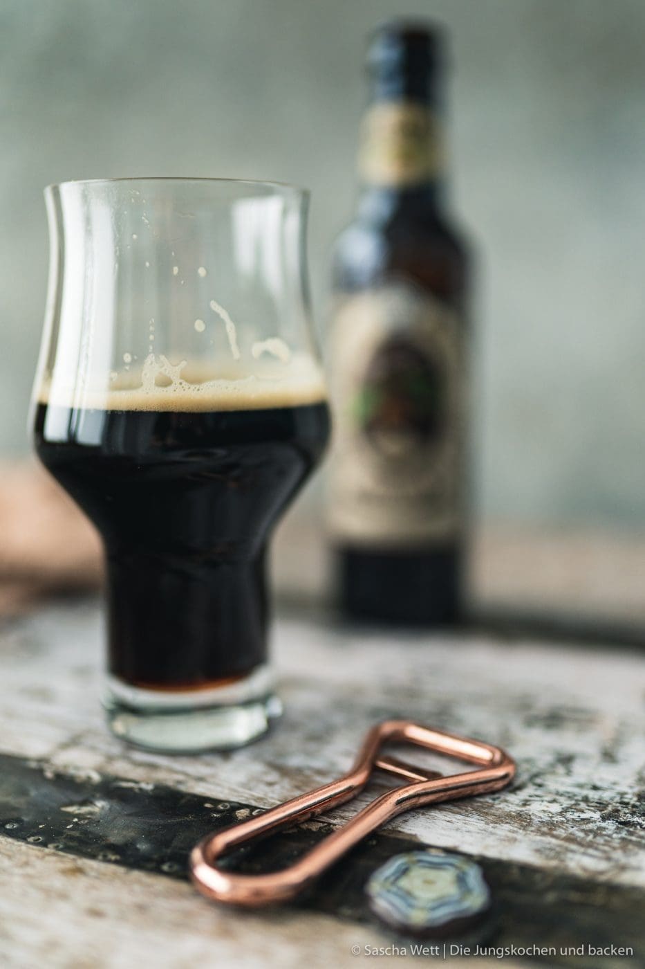 Rezept für den Dessertklassiker mit einer ganz neuen Komponente. Bierlikör und ein kräfitges Choclate Stout Bier machen dieses Tiramisu zu etwas ganz Besonderem! #tiramisu #dessert #süßspeise #bier