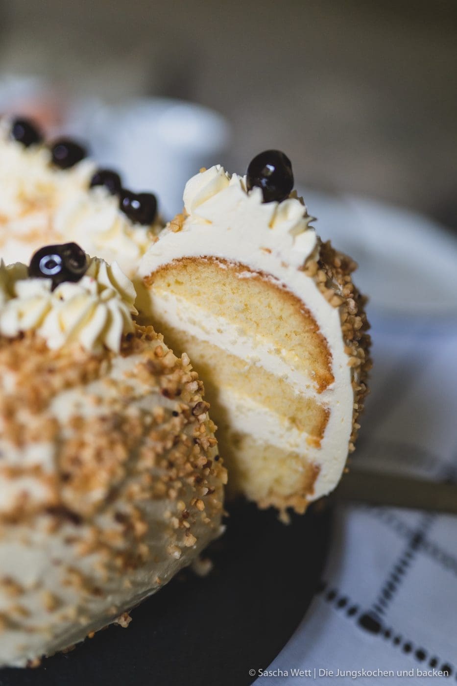 Stück wird aus Frankfurter Kranz gehoben