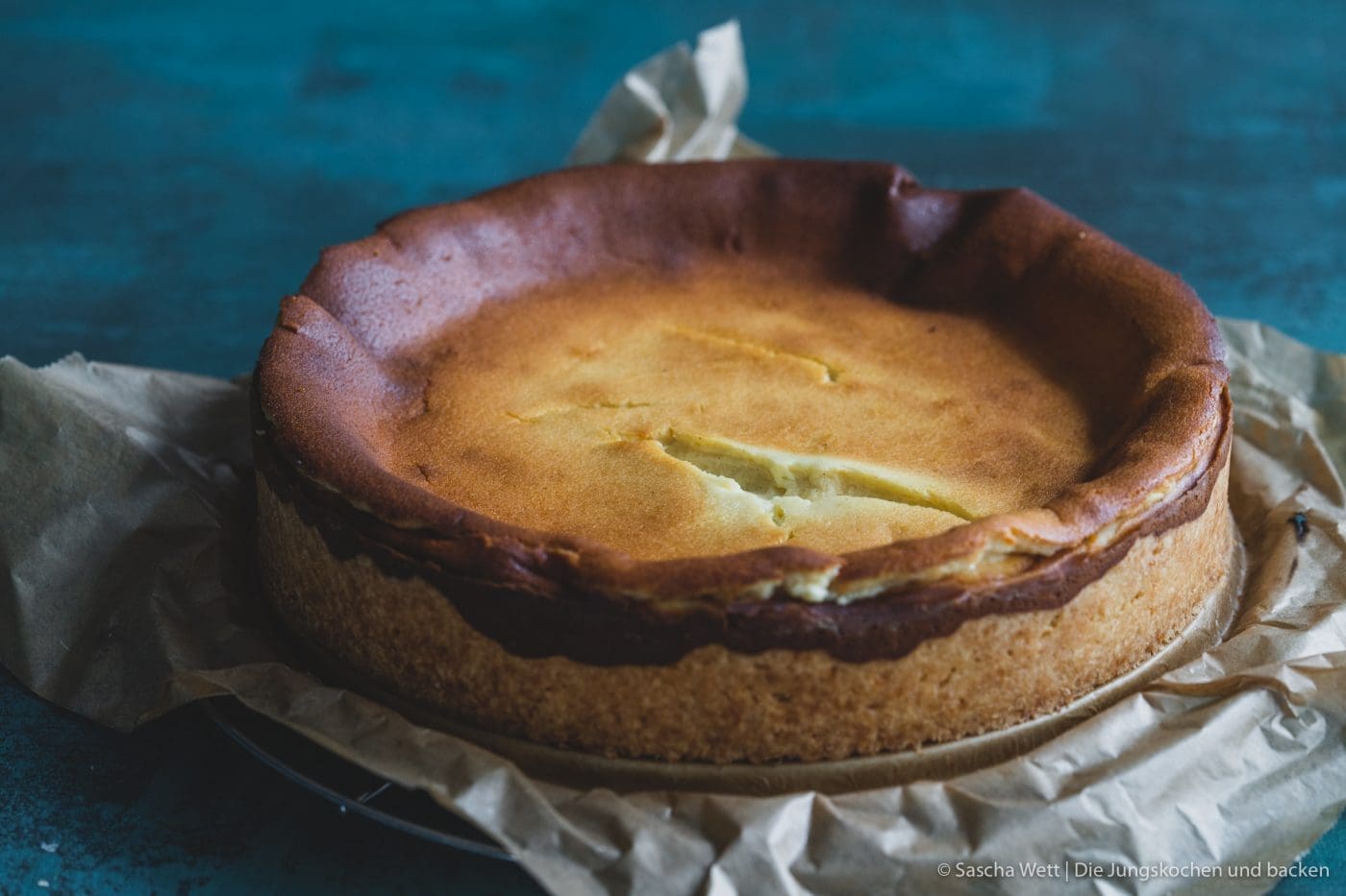Rezept für einen klassischen Käsekuchen. Da es bei uns bisher kein Familienrezept gab, haben wir lange an unserer Version gebastelt. Jetzt also unser Familienrezept! #rezepte #cheesecake #käsekuchen #klassiker #backrezept